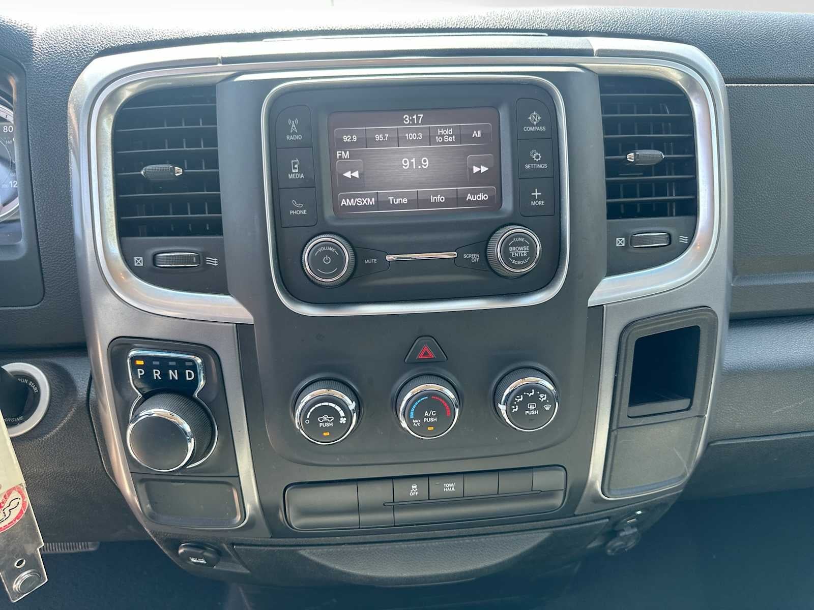 2024 RAM 1500 Classic SLT Quad Cab 4x2 6'4' Box
