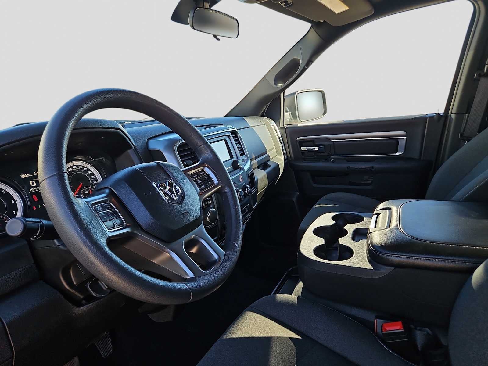 2024 RAM 1500 Classic Warlock Crew Cab 4x2 5'7' Box