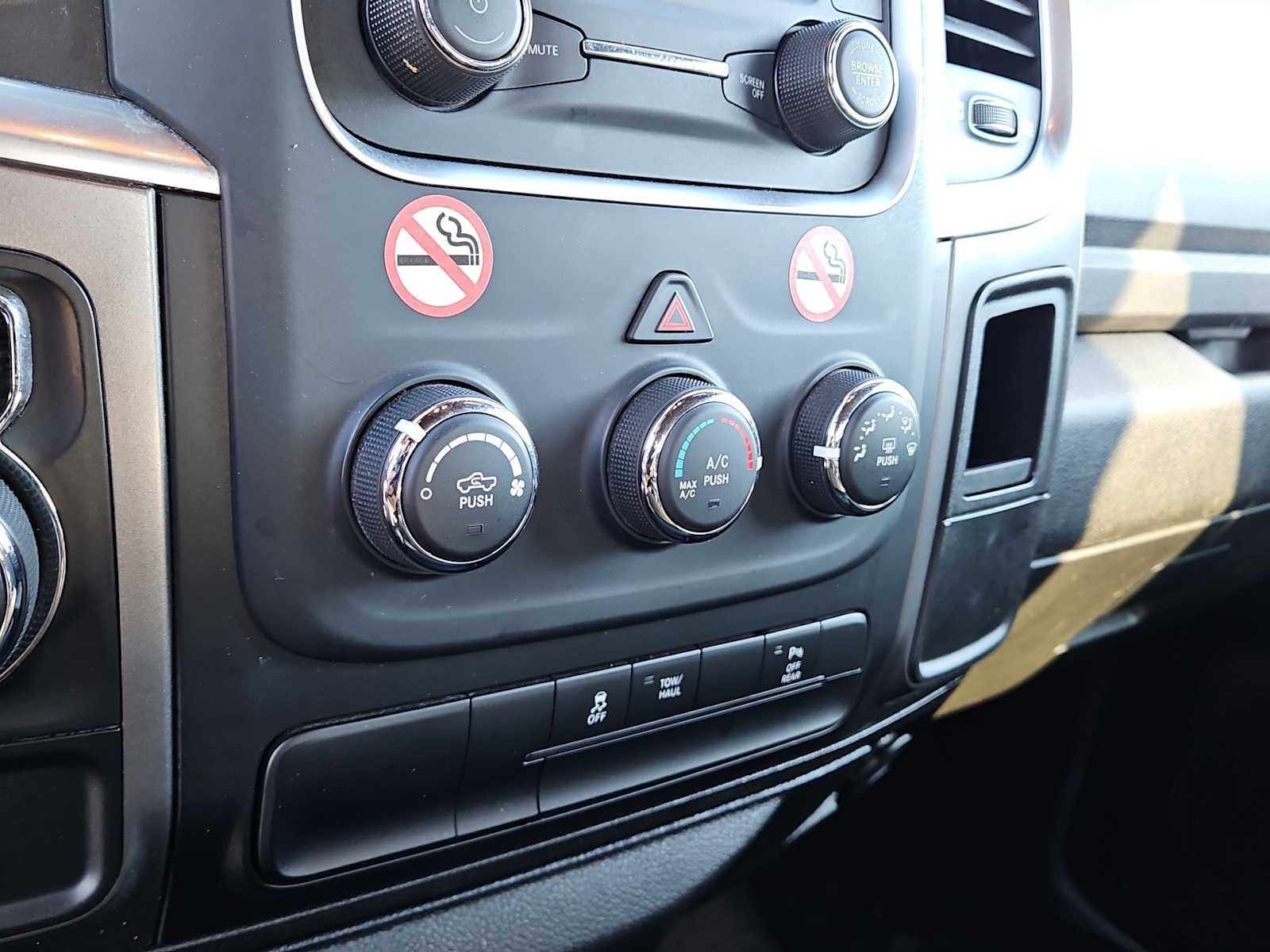 2024 RAM 1500 Classic Warlock Crew Cab 4x2 5'7' Box