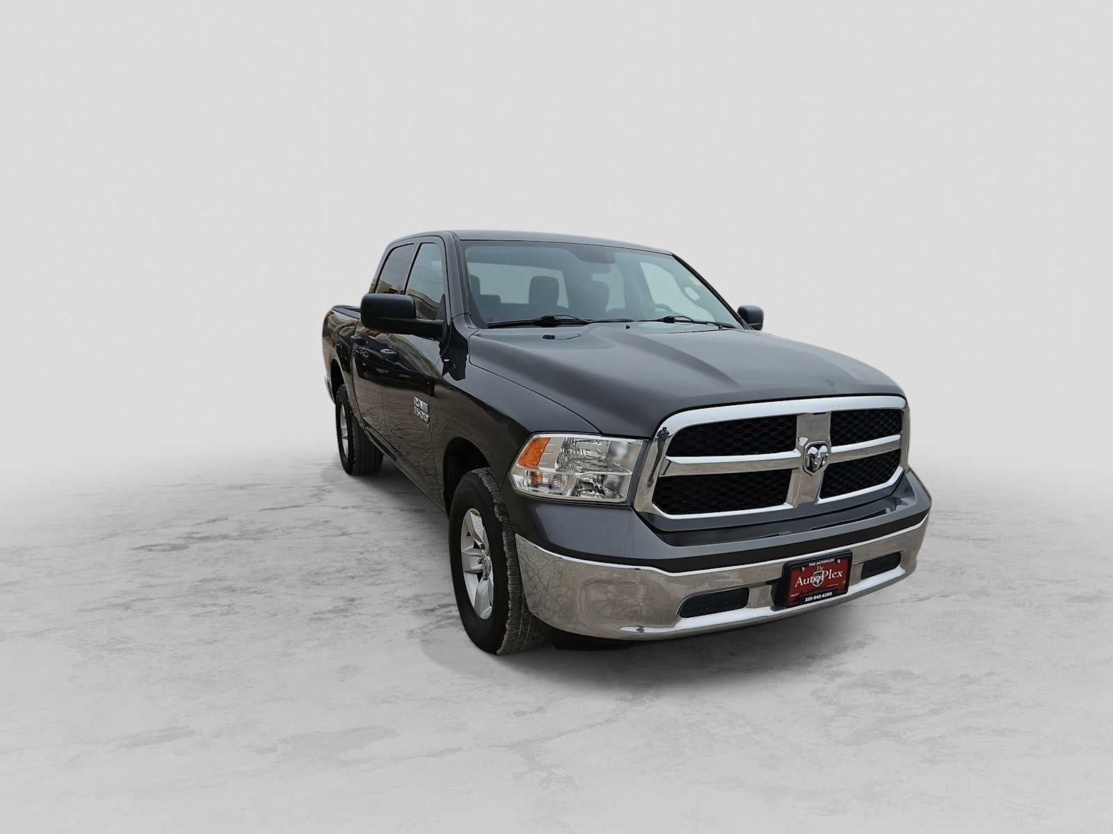 2022 RAM 1500 Classic SLT Crew Cab 4x4 5'7' Box