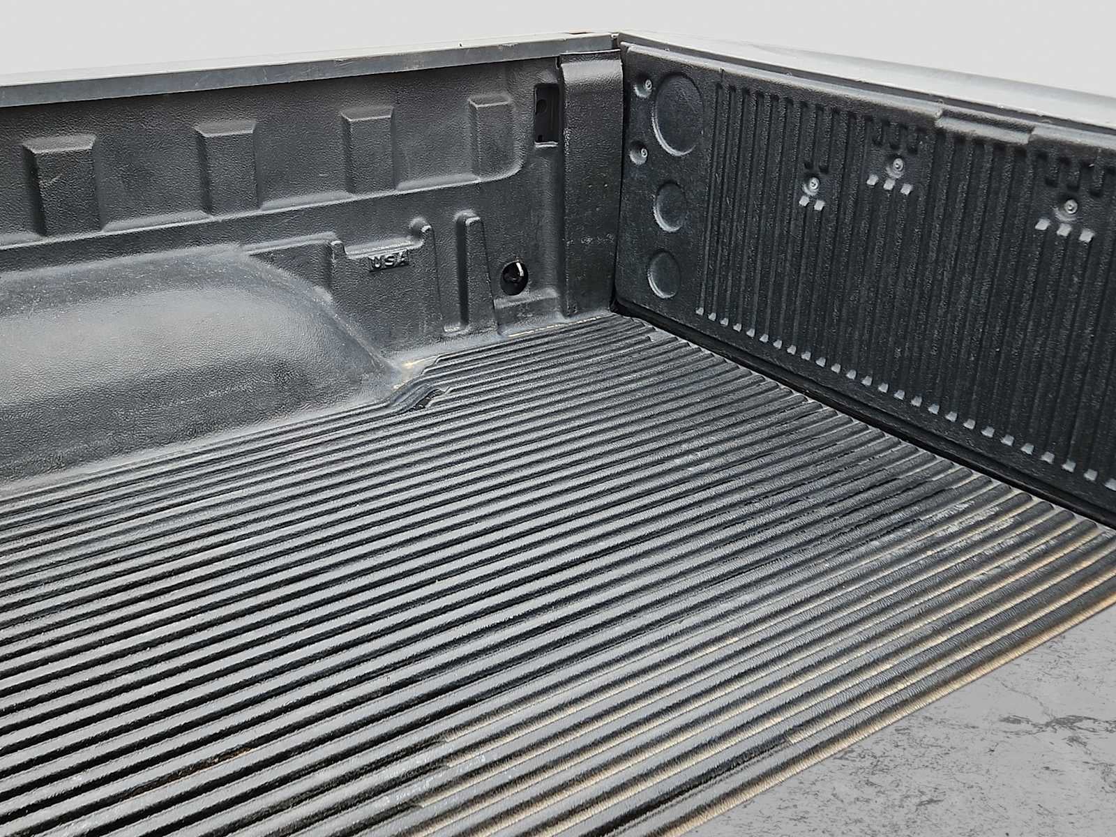 2022 RAM 1500 Classic SLT Crew Cab 4x4 5'7' Box