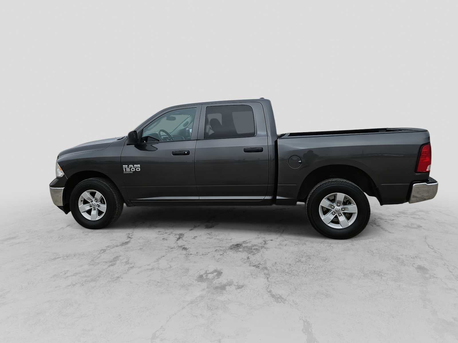 2022 RAM 1500 Classic SLT Crew Cab 4x4 5'7' Box