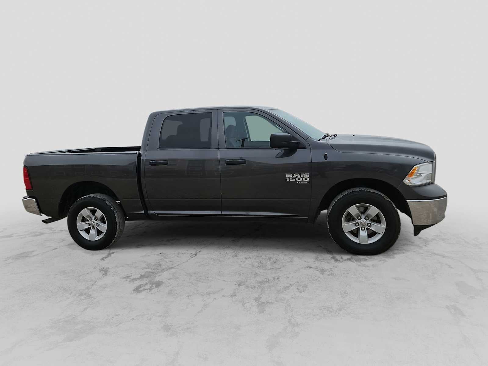 2022 RAM 1500 Classic SLT Crew Cab 4x4 5'7' Box