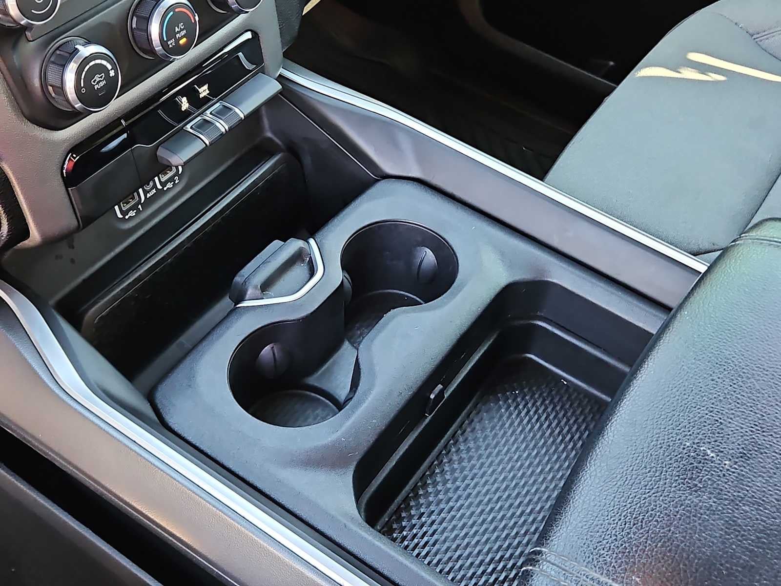 2022 RAM 1500 Big Horn Quad Cab 4x2 6'4' Box