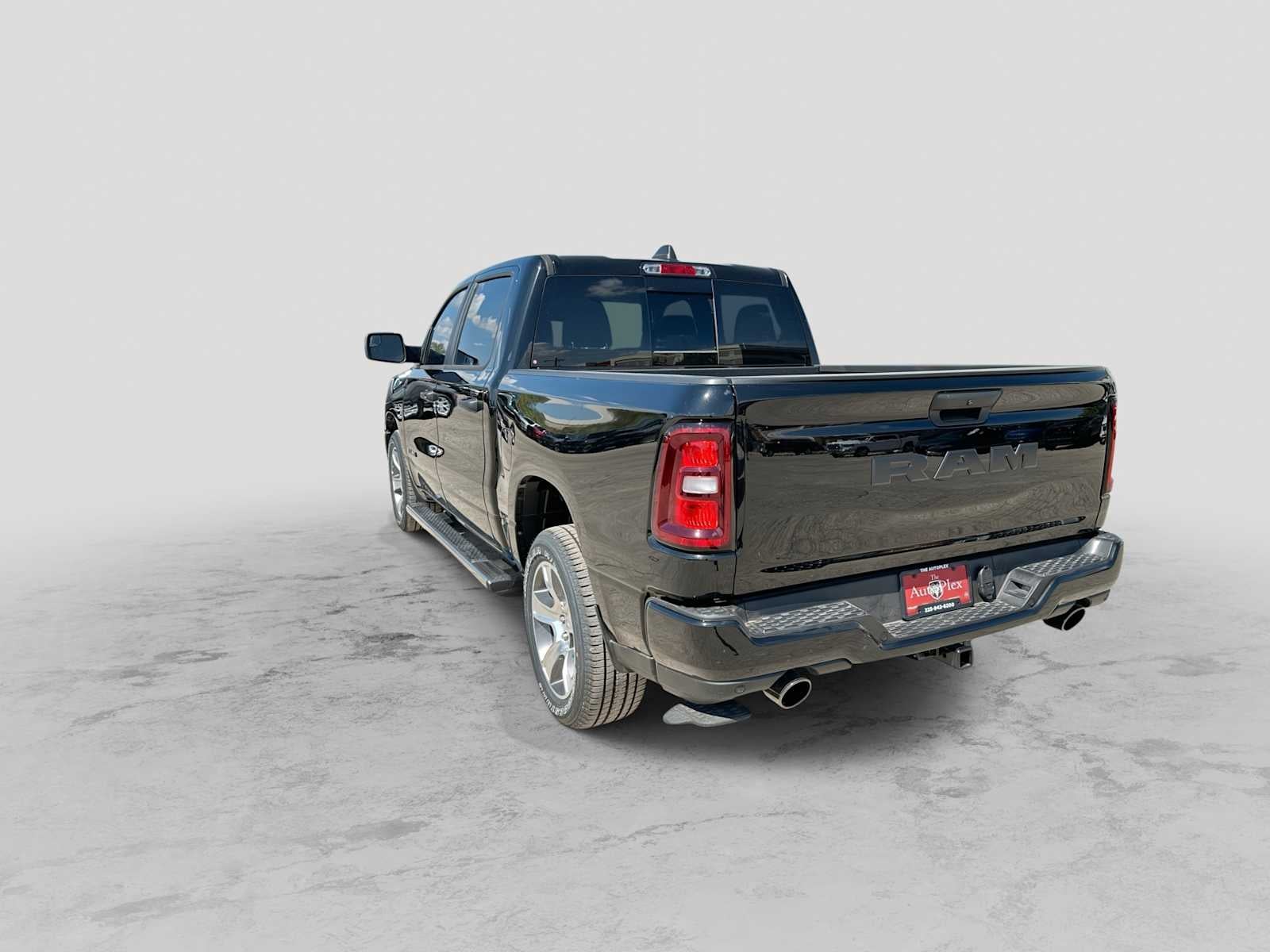 2026 RAM 1500 RAM 1500 EXPRESS CREW CAB 4X2 5'7' BOX