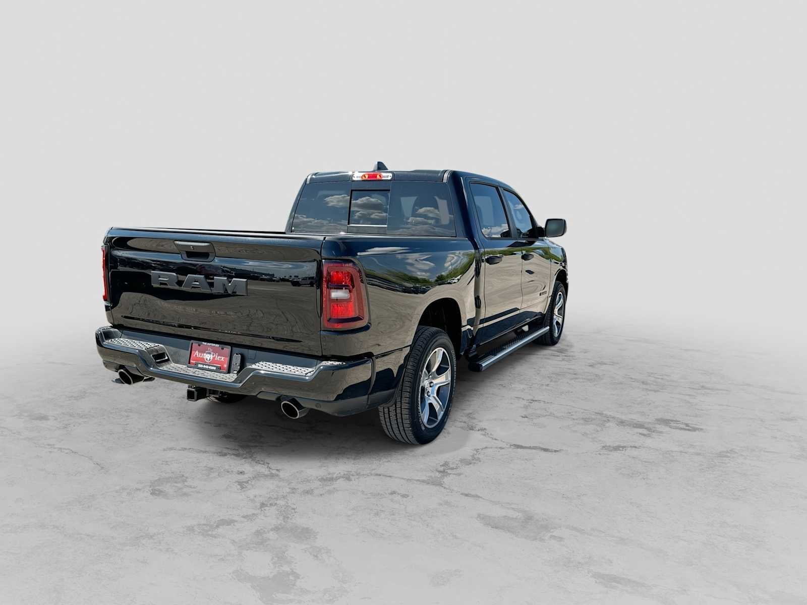 2026 RAM 1500 RAM 1500 EXPRESS CREW CAB 4X2 5'7' BOX