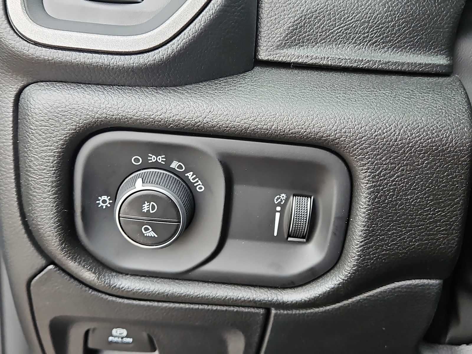 2026 RAM Ram 1500 RAM 1500 EXPRESS CREW CAB 4X2 5'7' BOX