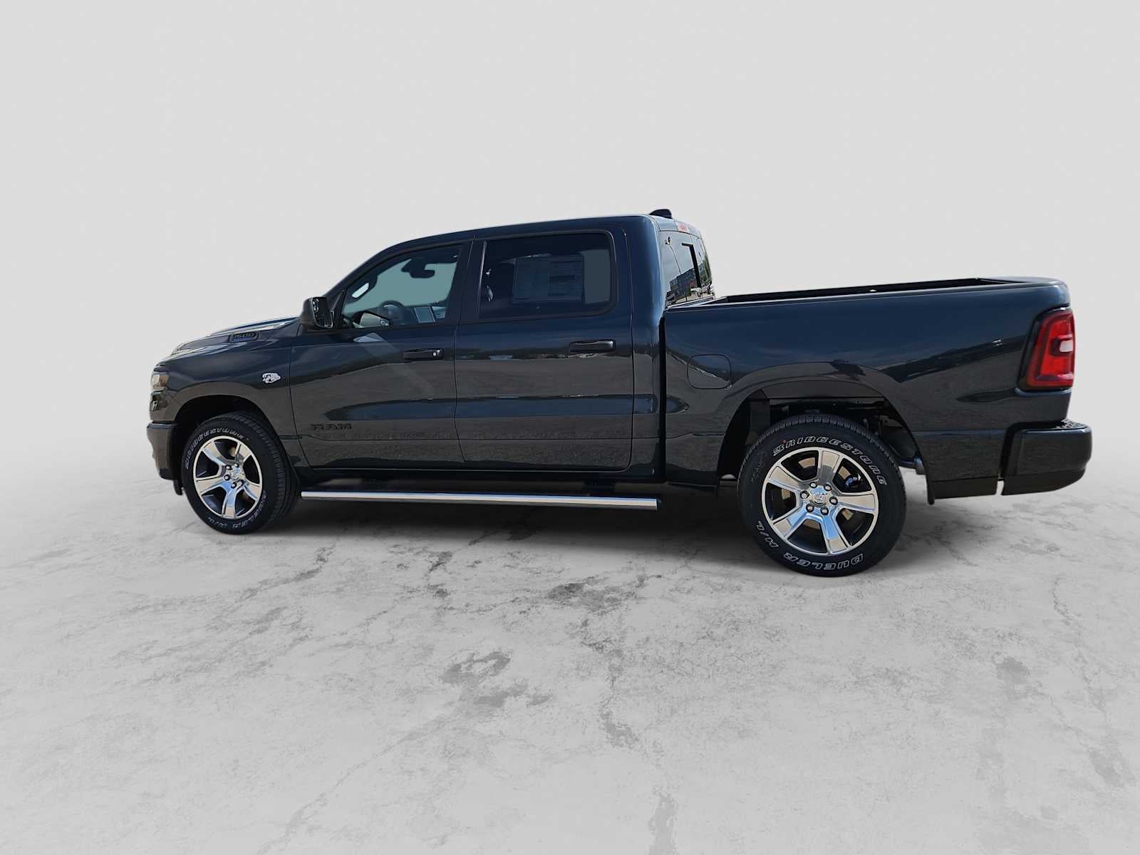 2026 RAM Ram 1500 RAM 1500 EXPRESS CREW CAB 4X2 5'7' BOX