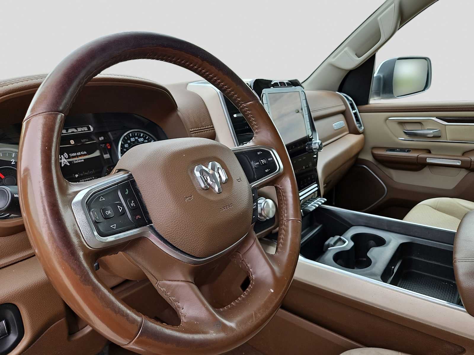 2022 RAM 1500 Laramie Crew Cab 4x2 5'7' Box