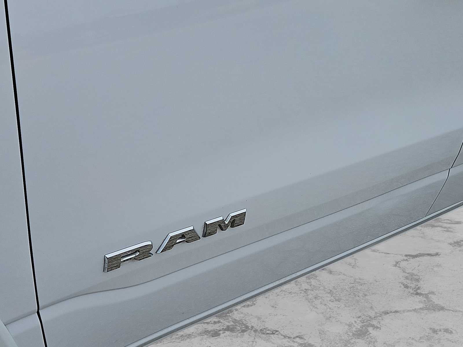 2022 RAM 1500 Laramie Crew Cab 4x2 5'7' Box