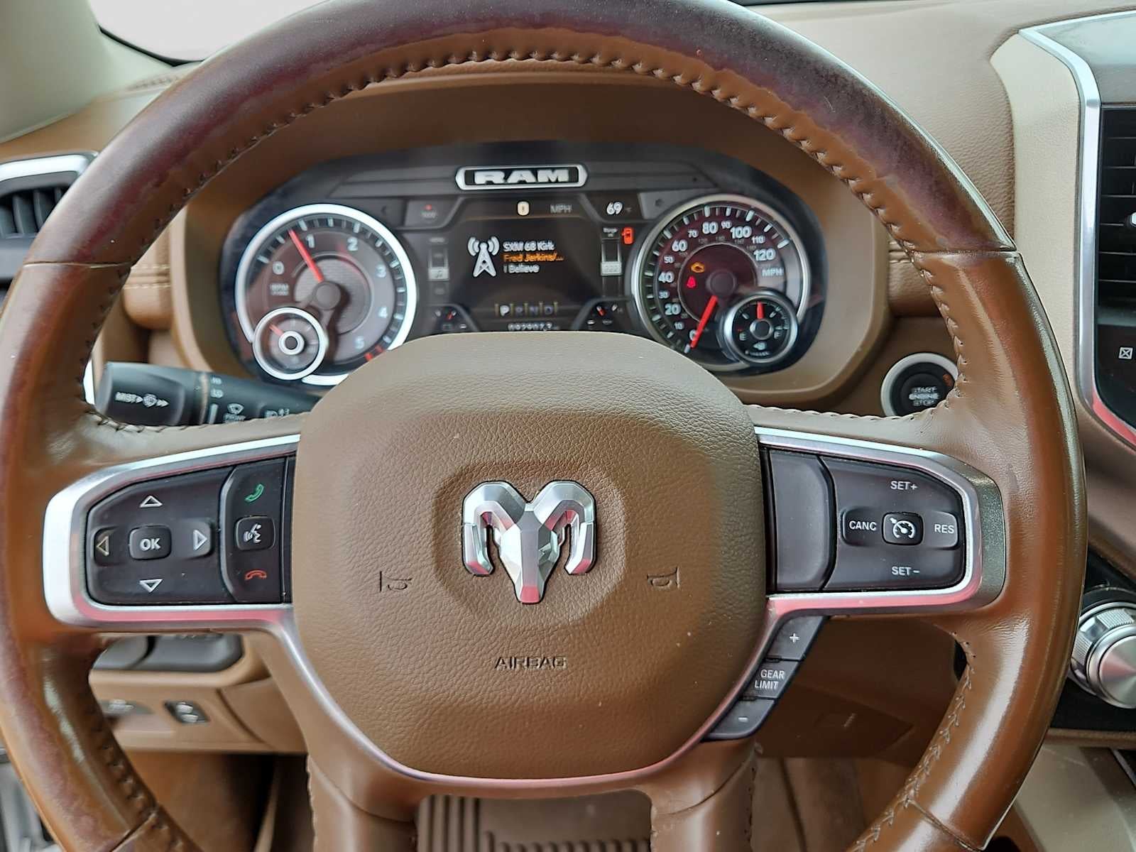 2022 RAM 1500 Laramie Crew Cab 4x2 5'7' Box