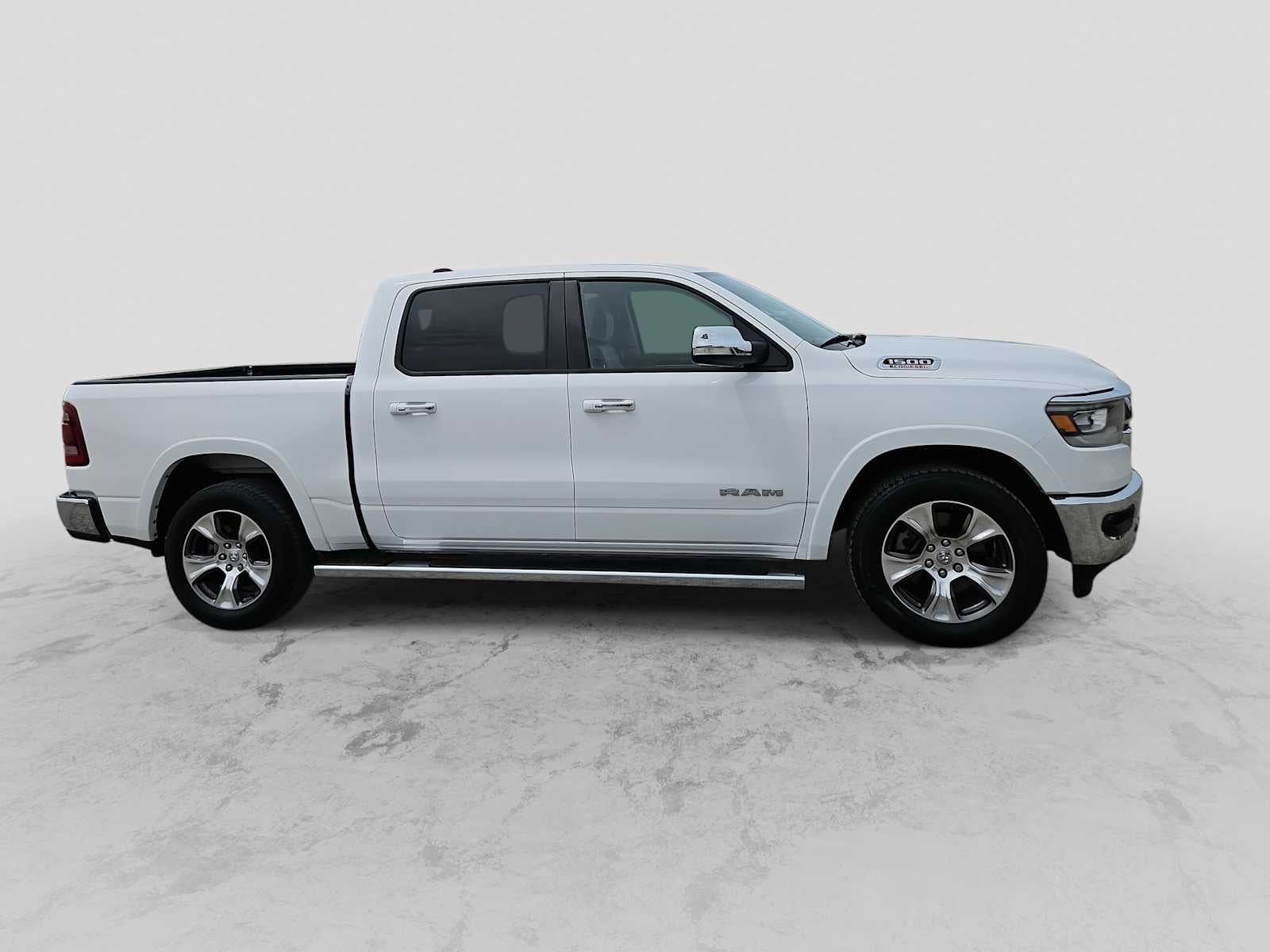 2022 RAM 1500 Laramie Crew Cab 4x2 5'7' Box
