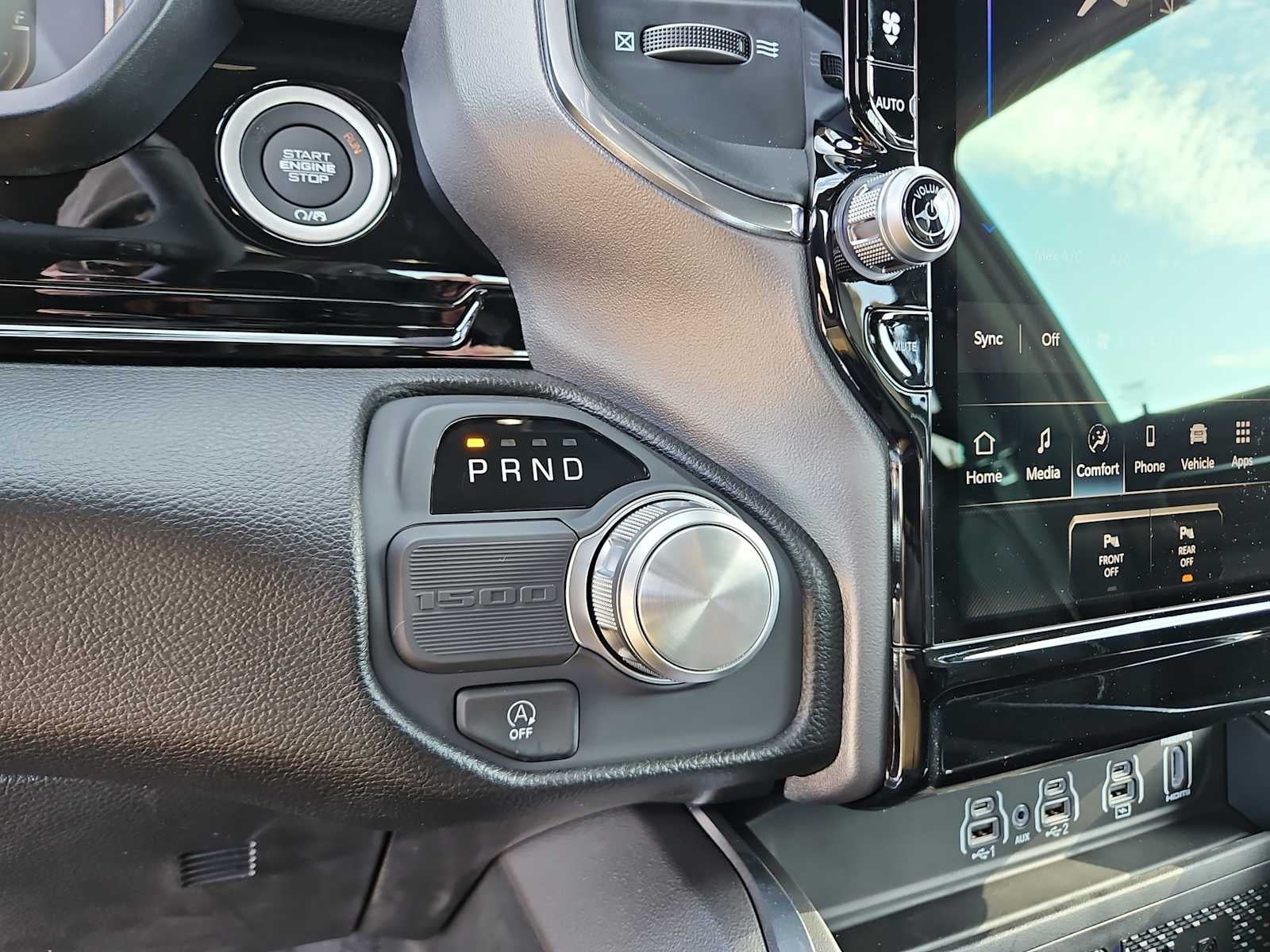 2026 RAM Ram 1500 RAM 1500 LARAMIE CREW CAB 4X2 5'7' BOX