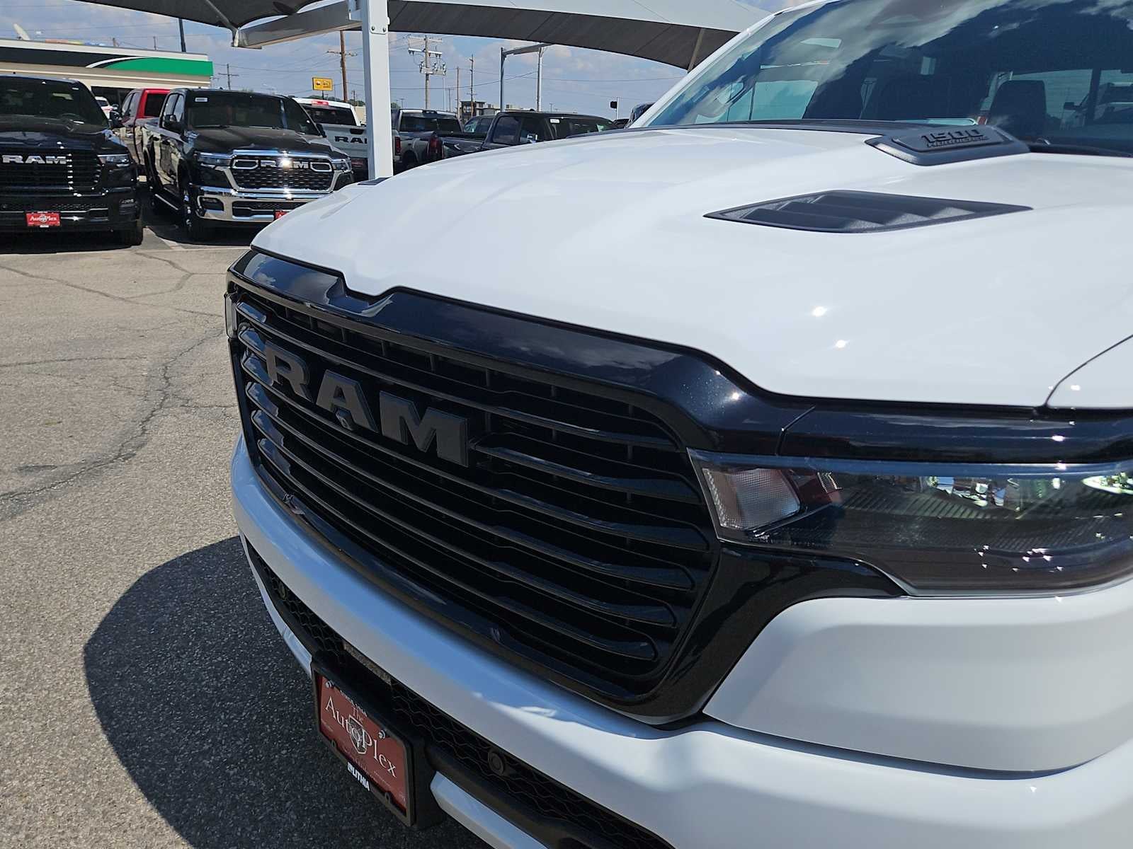2026 RAM Ram 1500 RAM 1500 LARAMIE CREW CAB 4X2 5'7' BOX