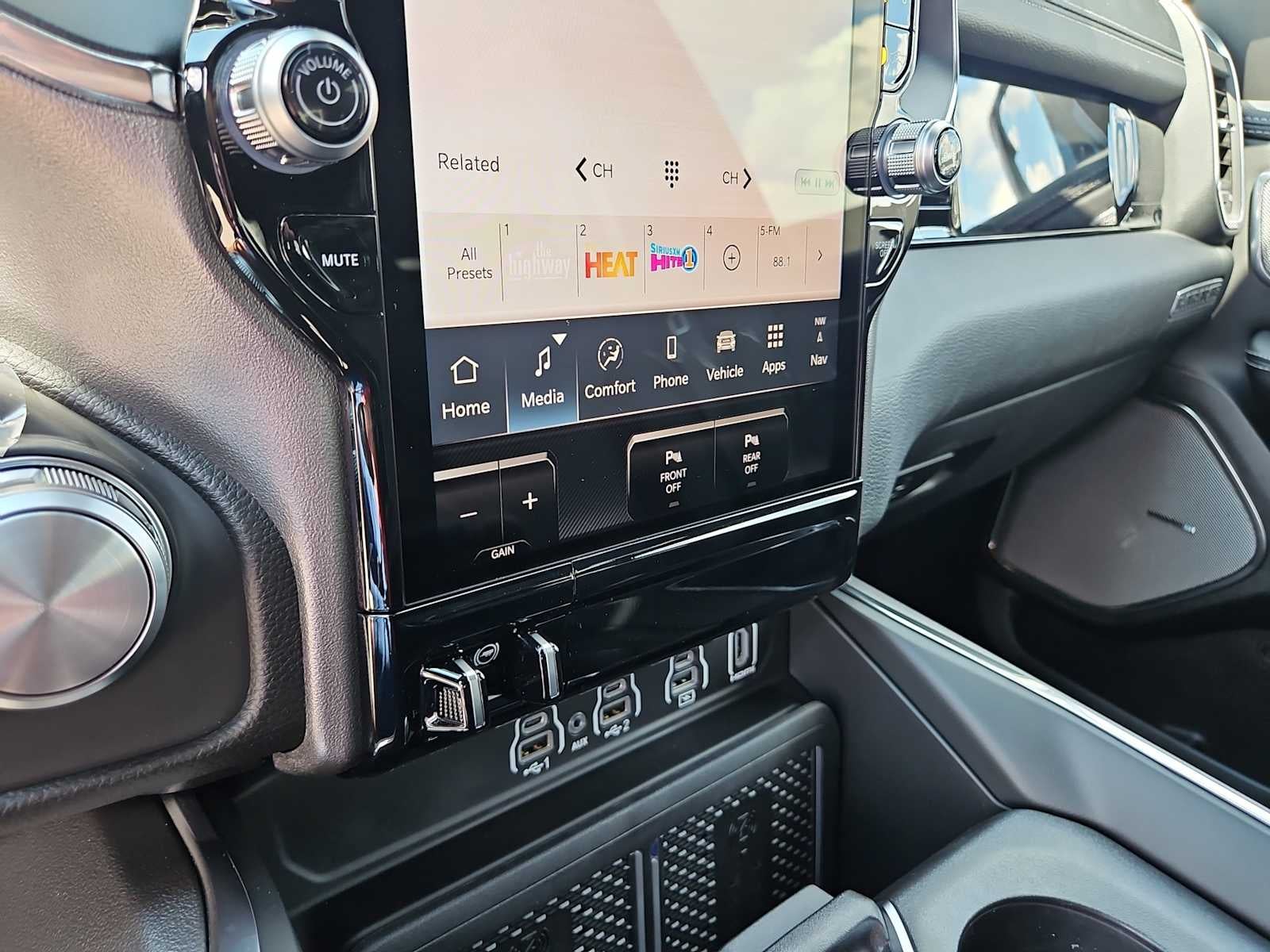 2026 RAM Ram 1500 RAM 1500 LARAMIE CREW CAB 4X2 5'7' BOX