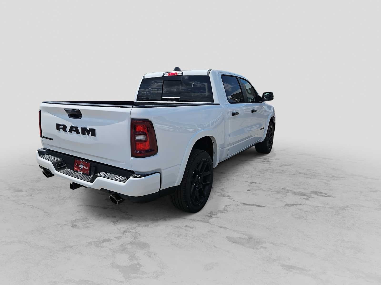 2026 RAM Ram 1500 RAM 1500 LARAMIE CREW CAB 4X2 5'7' BOX