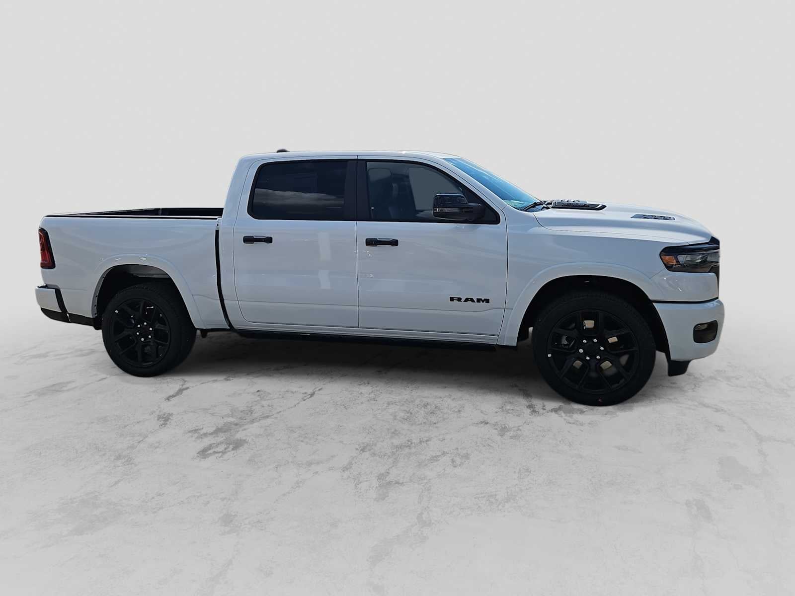 2026 RAM Ram 1500 RAM 1500 LARAMIE CREW CAB 4X2 5'7' BOX
