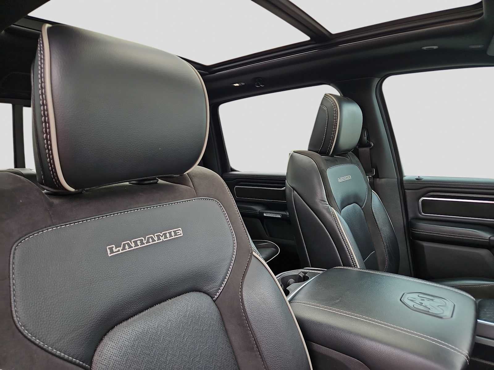 2023 RAM 1500 Laramie Crew Cab 4x2 5'7' Box