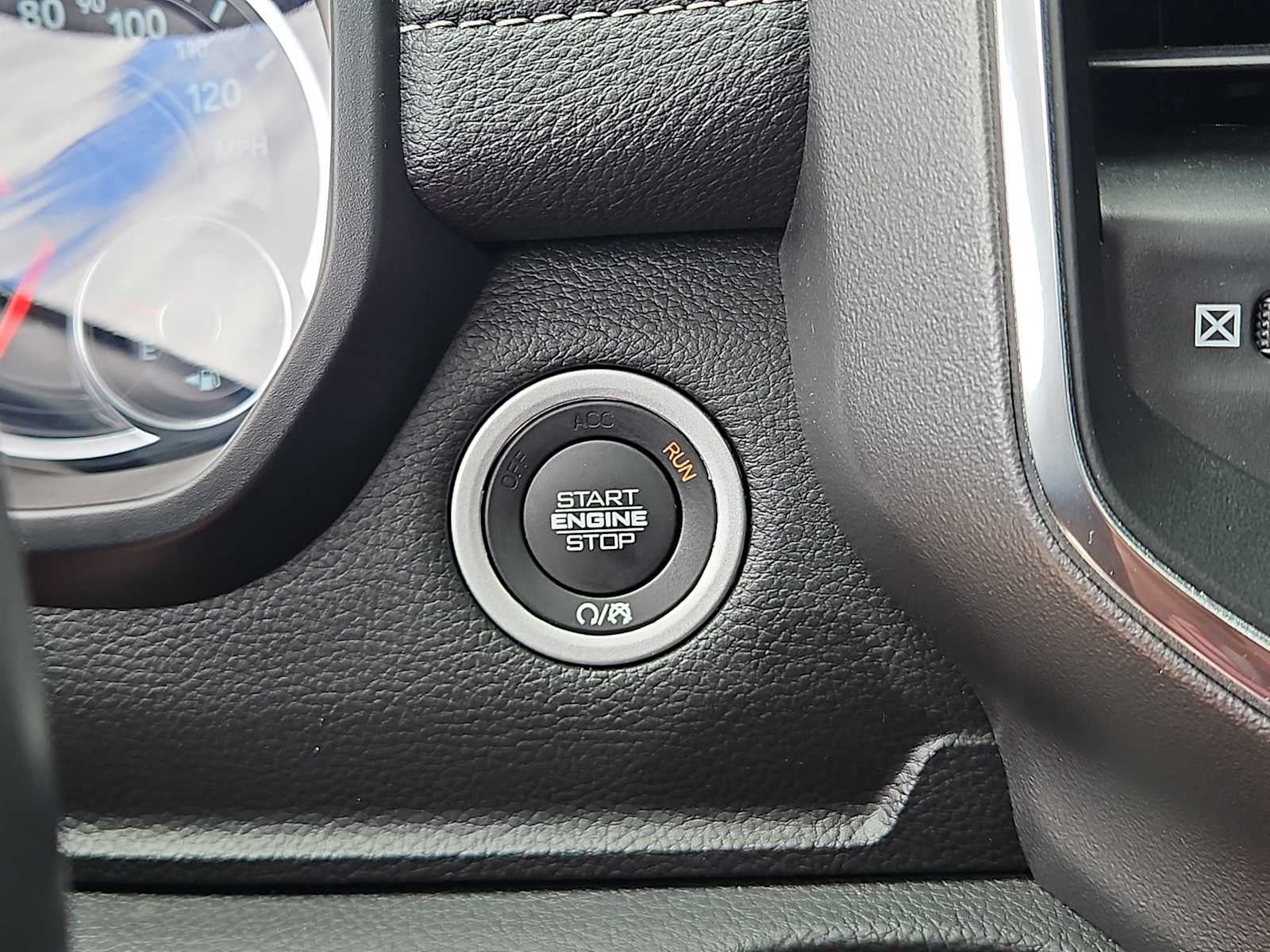 2023 RAM 1500 Laramie Crew Cab 4x2 5'7' Box