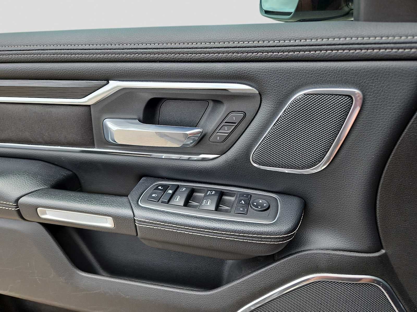 2023 RAM 1500 Laramie Crew Cab 4x2 5'7' Box