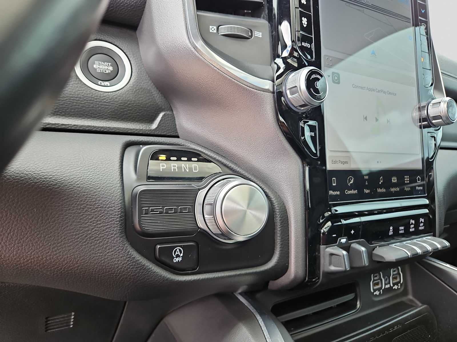 2023 RAM 1500 Laramie Crew Cab 4x2 5'7' Box