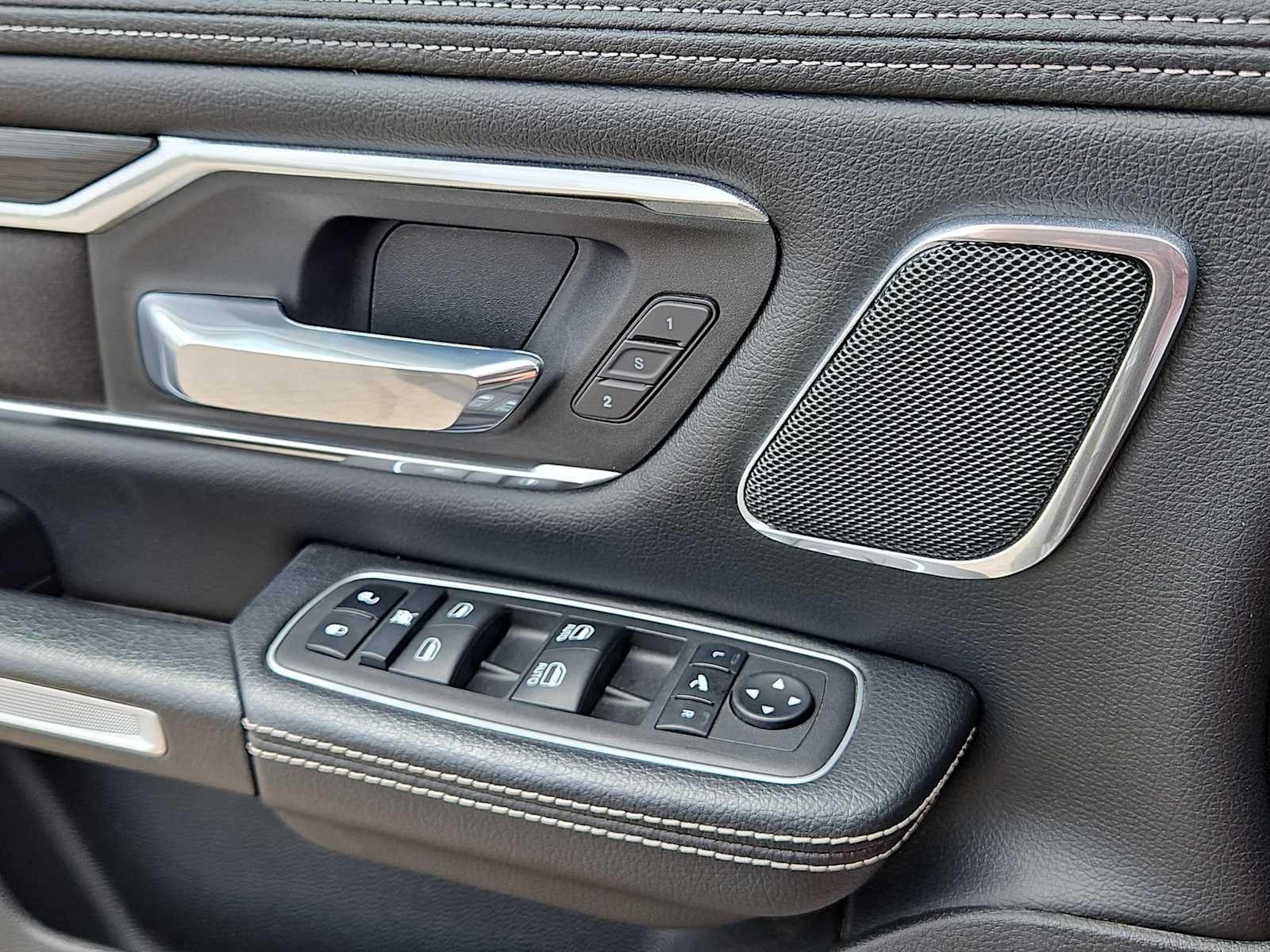 2023 RAM 1500 Laramie Crew Cab 4x2 5'7' Box