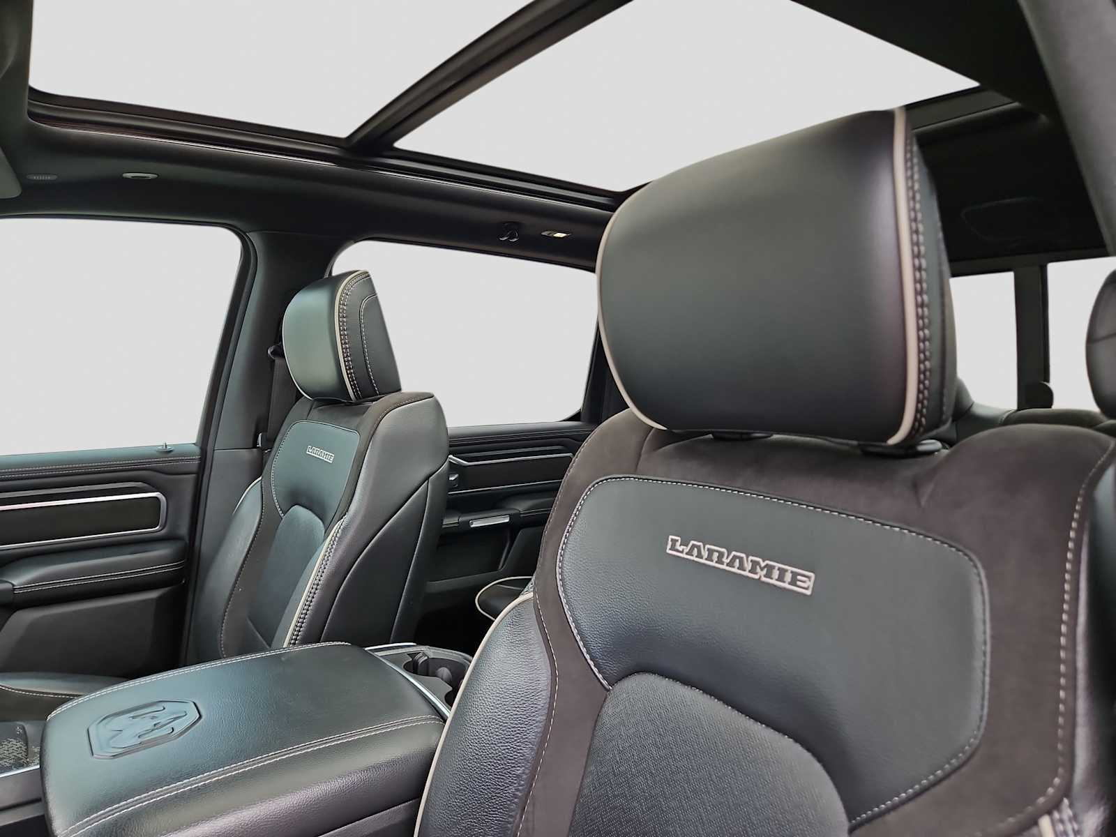 2023 RAM 1500 Laramie Crew Cab 4x2 5'7' Box