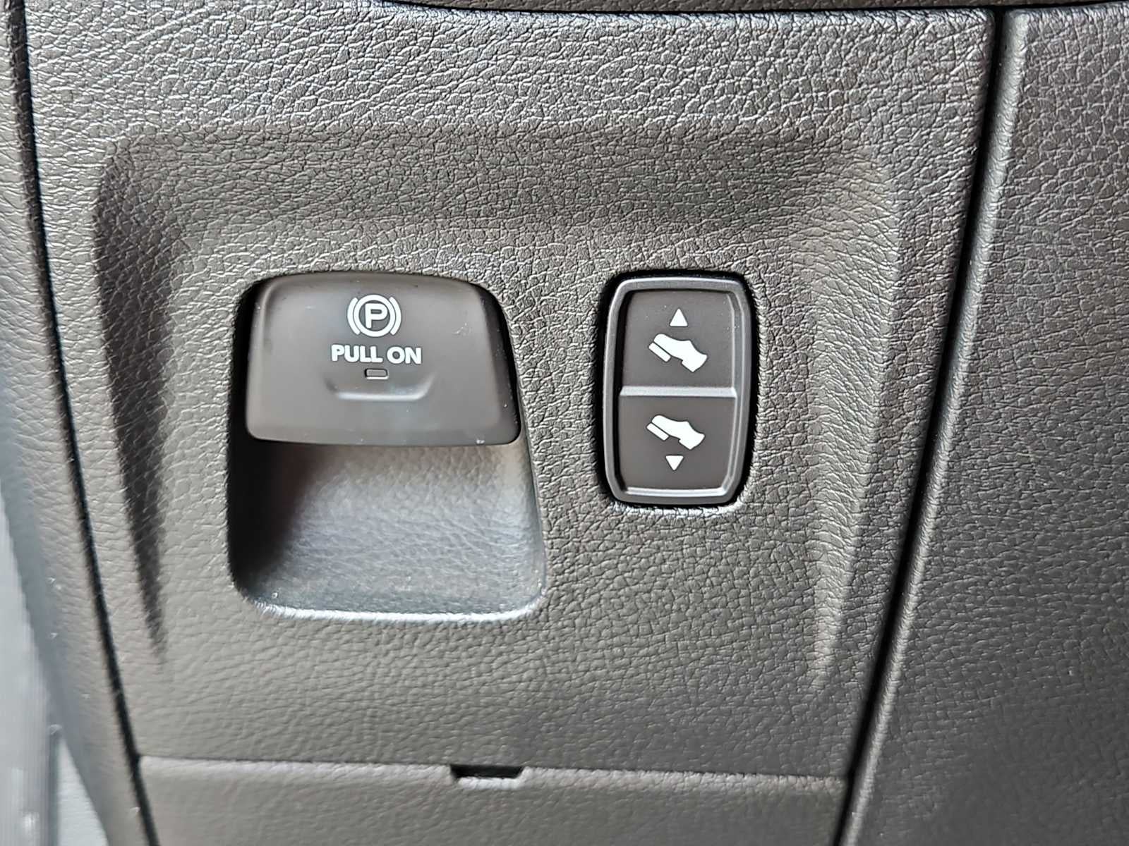 2023 RAM 1500 Laramie Crew Cab 4x2 5'7' Box