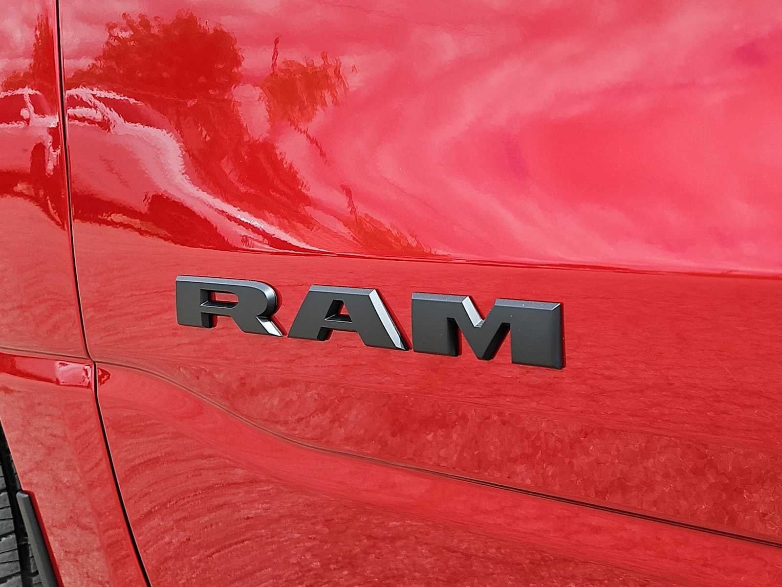 2026 RAM Ram 1500 RAM 1500 EXPRESS CREW CAB 4X4 5'7' BOX