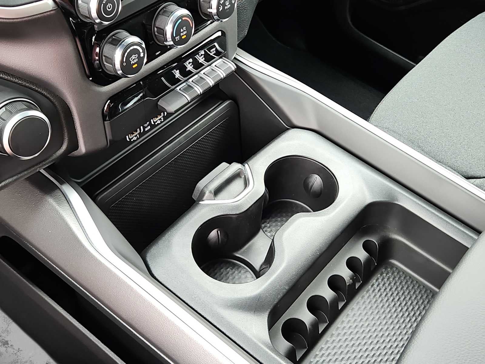 2026 RAM Ram 1500 RAM 1500 EXPRESS CREW CAB 4X4 5'7' BOX