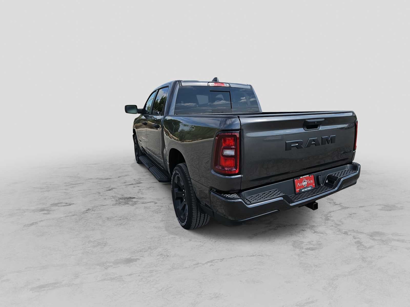 2026 RAM 1500 RAM 1500 EXPRESS CREW CAB 4X4 5'7' BOX