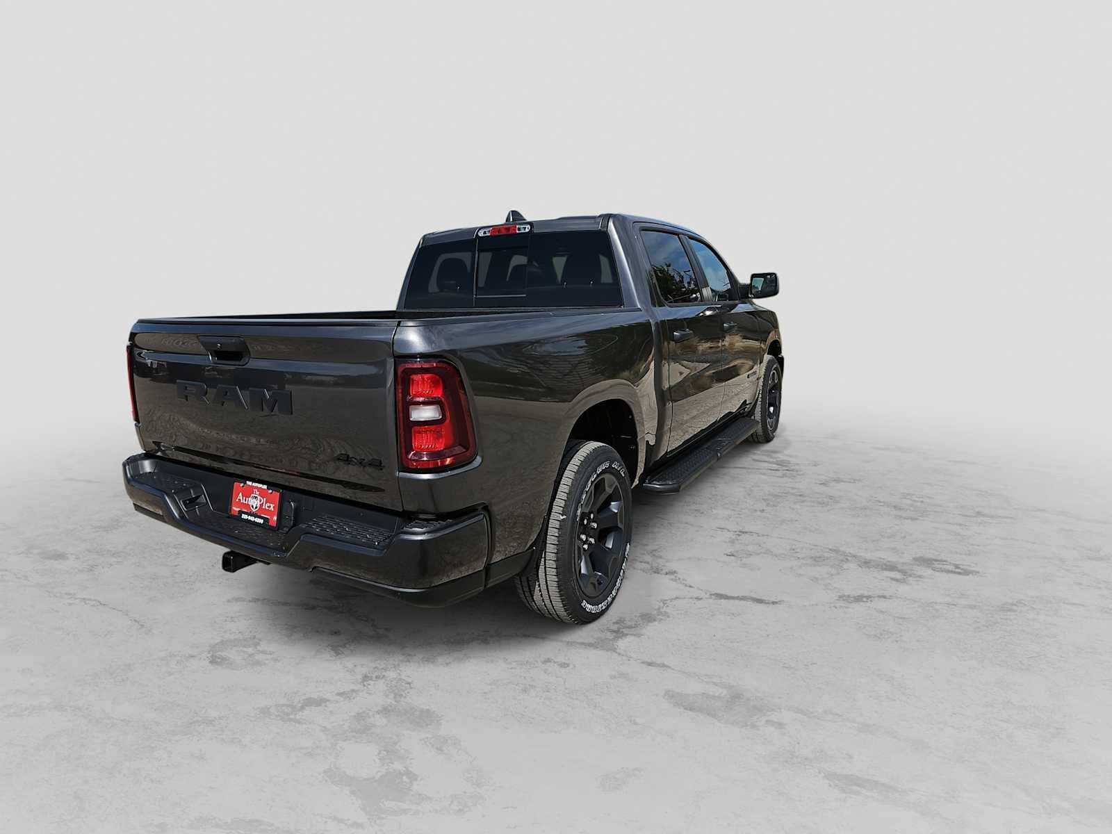 2026 RAM 1500 RAM 1500 EXPRESS CREW CAB 4X4 5'7' BOX