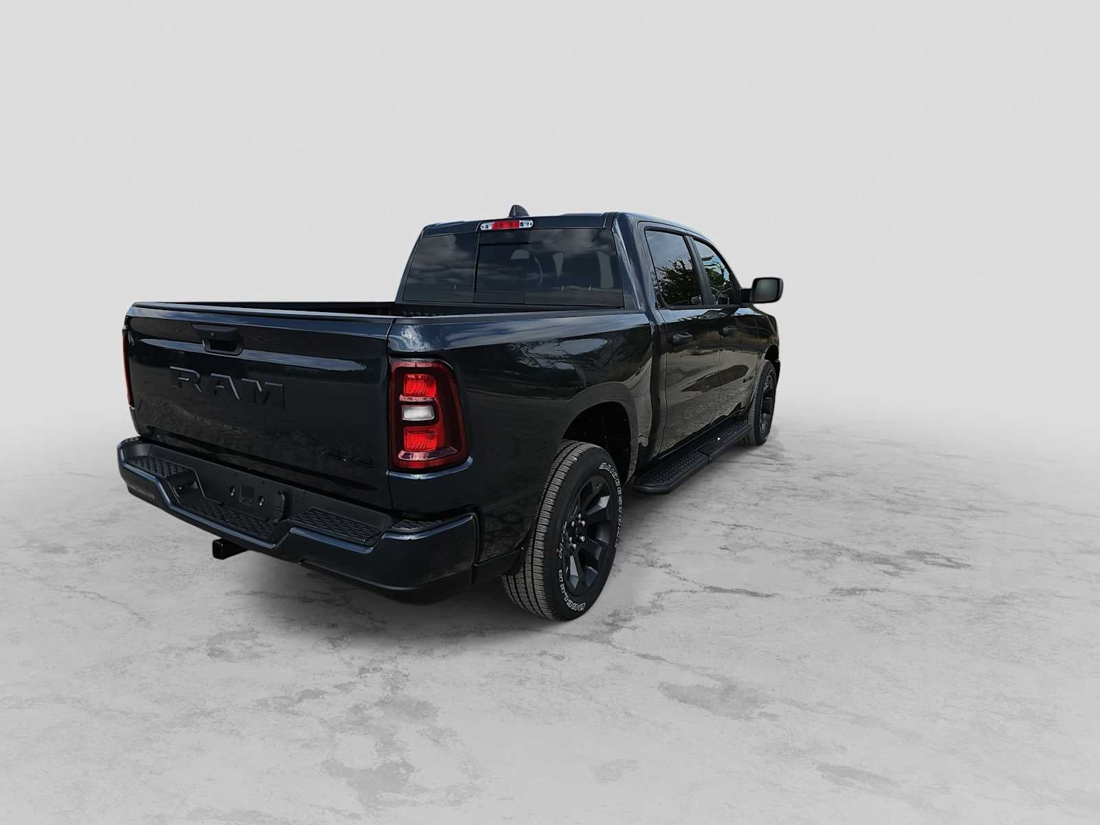 2026 RAM 1500 RAM 1500 EXPRESS CREW CAB 4X4 5'7' BOX