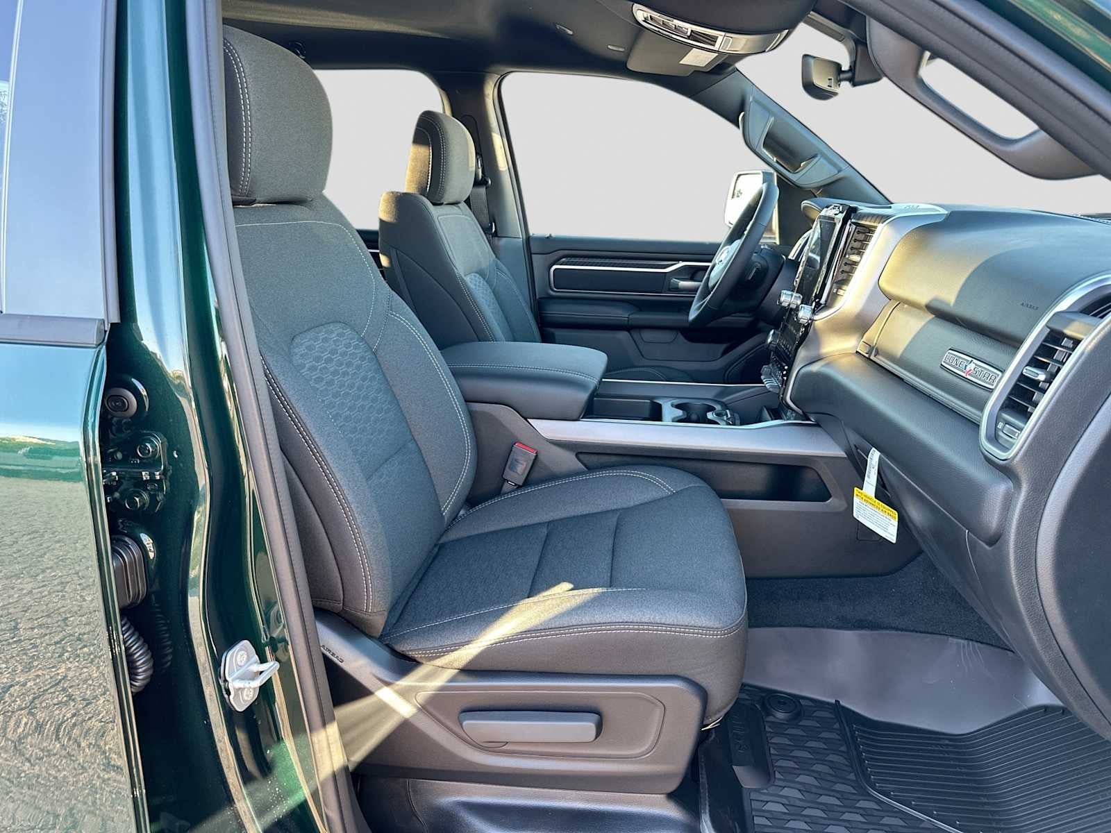 2027 RAM 1500 RAM 1500 LONE STAR CREW CAB 4X4 5'7' BOX