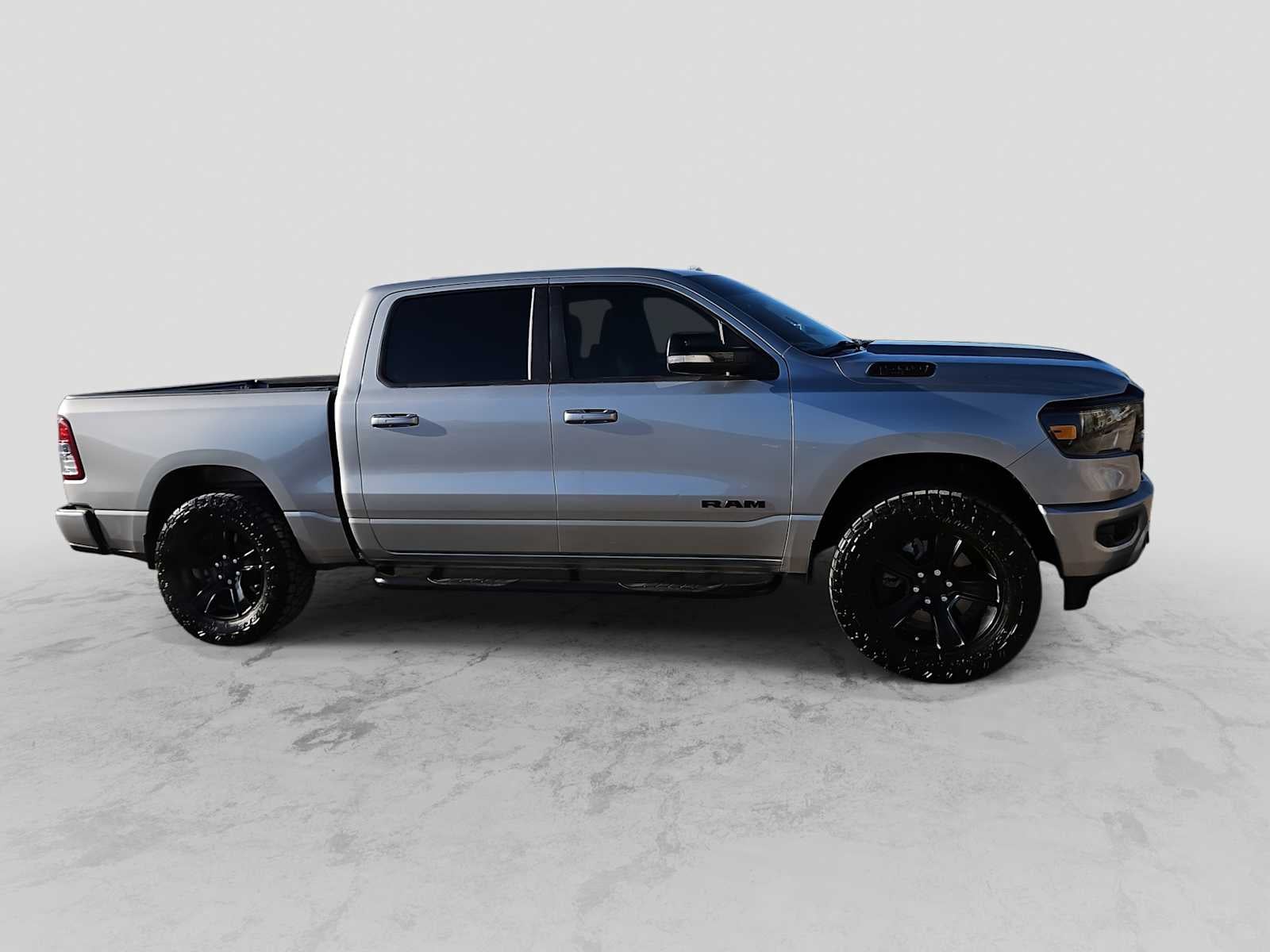 2022 RAM 1500 Lone Star 4x4 Crew Cab 57 Box