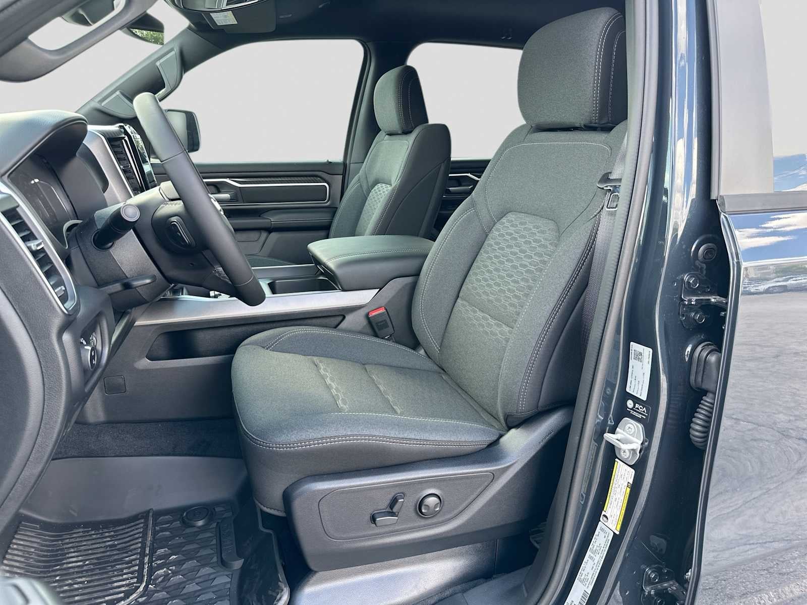 2026 RAM 1500 RAM 1500 LONE STAR CREW CAB 4X4 5'7' BOX