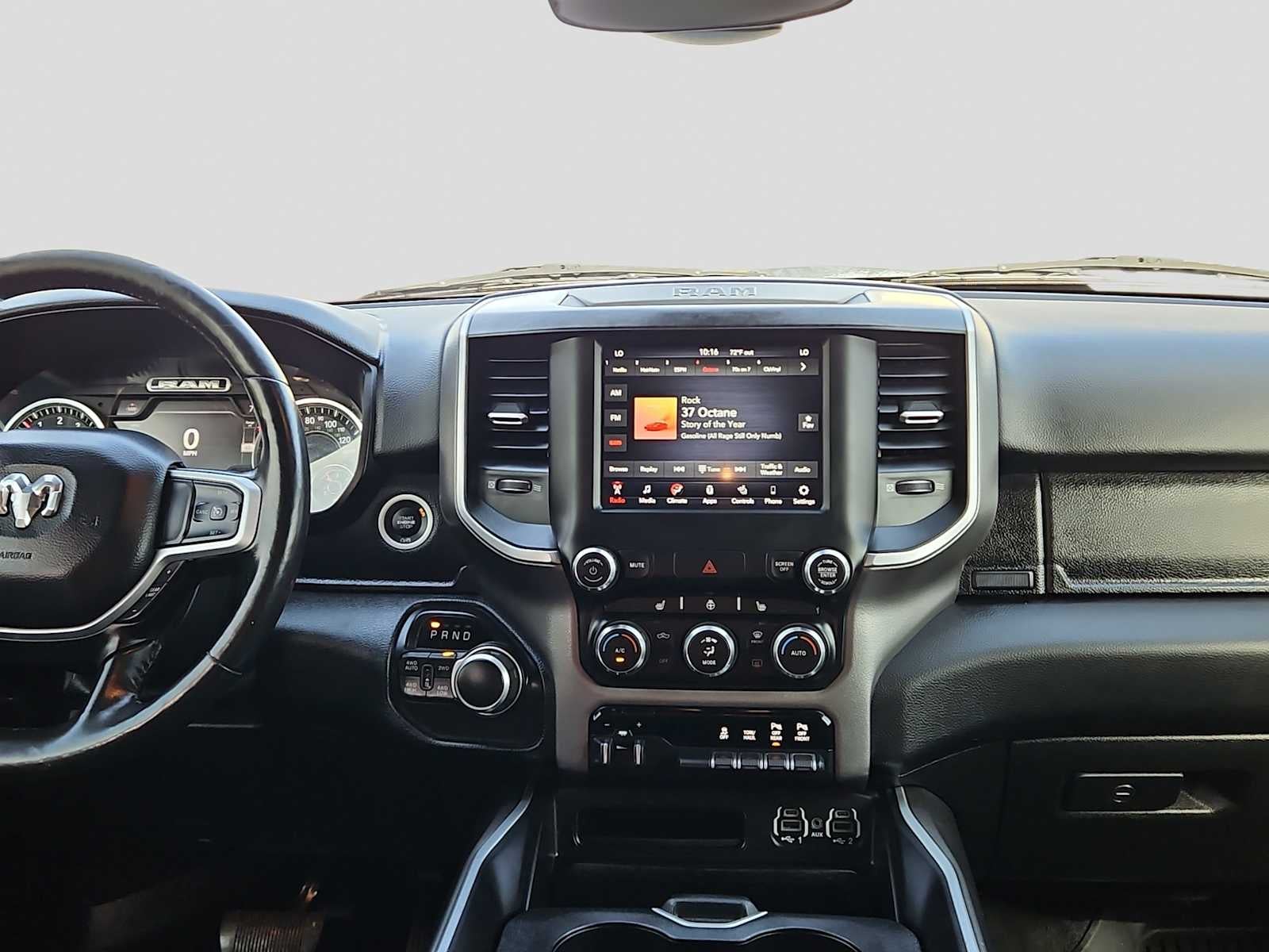 2020 RAM 1500 Lone Star Crew Cab 4x4 5'7' Box