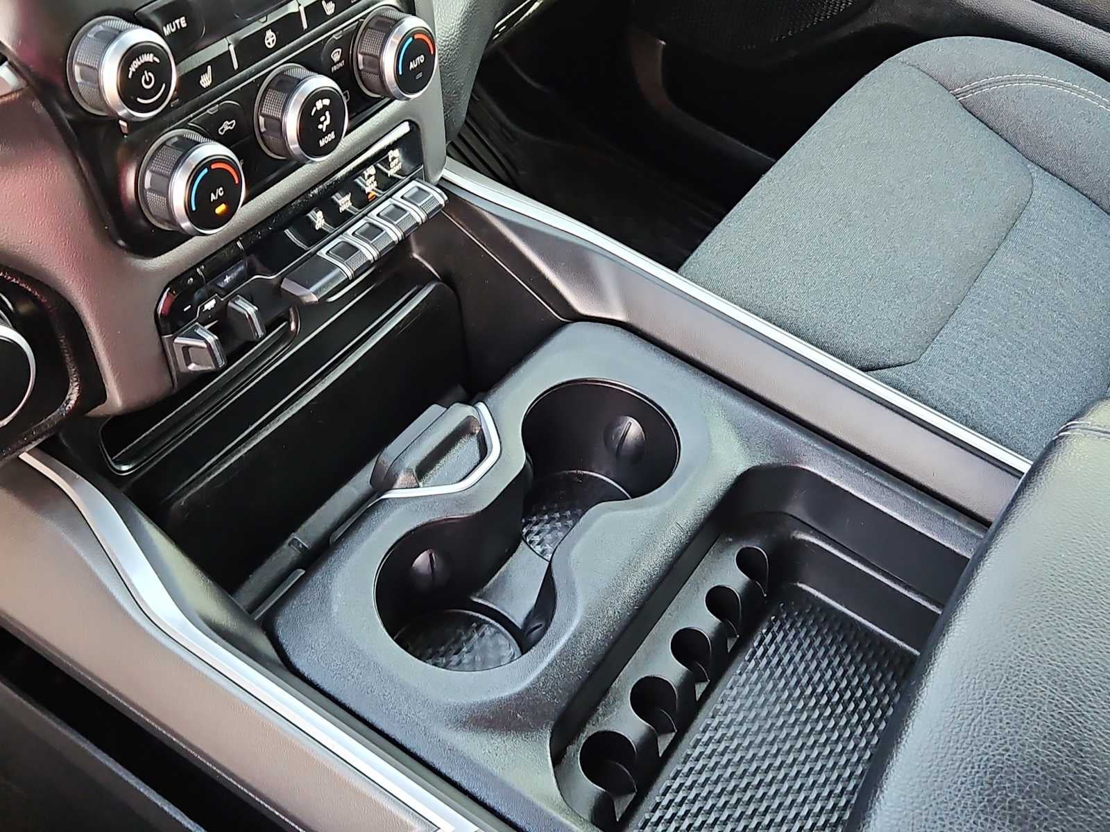 2020 RAM 1500 Lone Star Crew Cab 4x4 5'7' Box