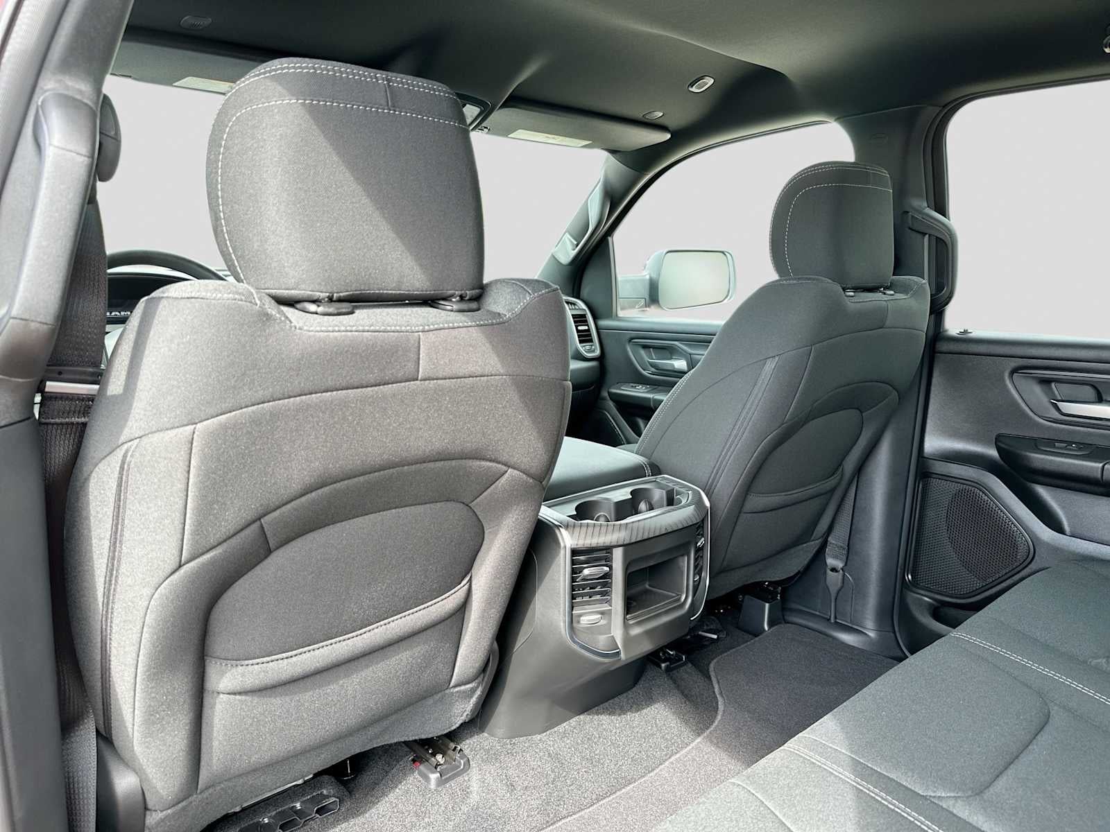 2027 RAM 1500 RAM 1500 EXPRESS CREW CAB 4X4 5'7' BOX