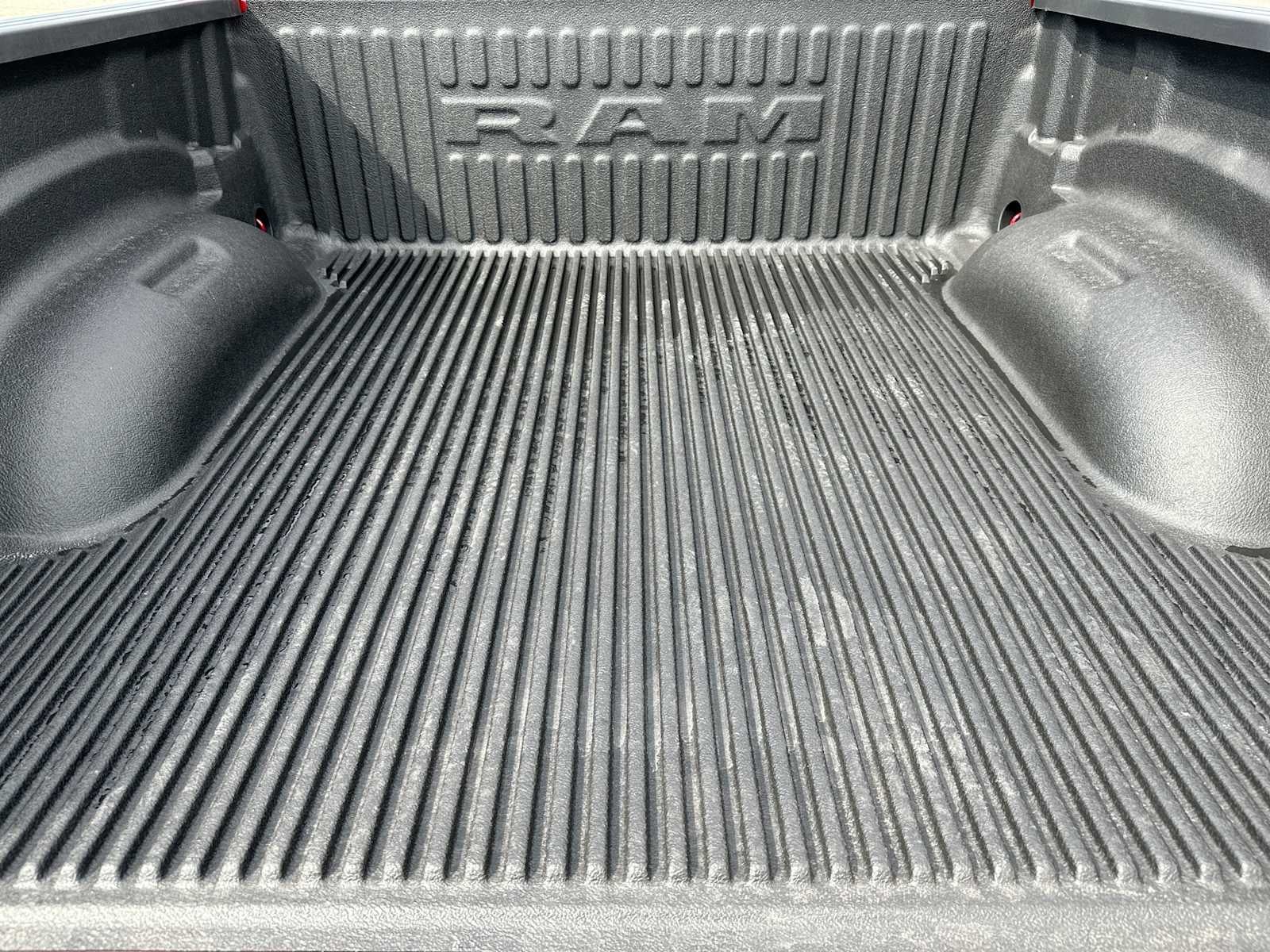 2027 RAM 1500 RAM 1500 EXPRESS CREW CAB 4X4 5'7' BOX