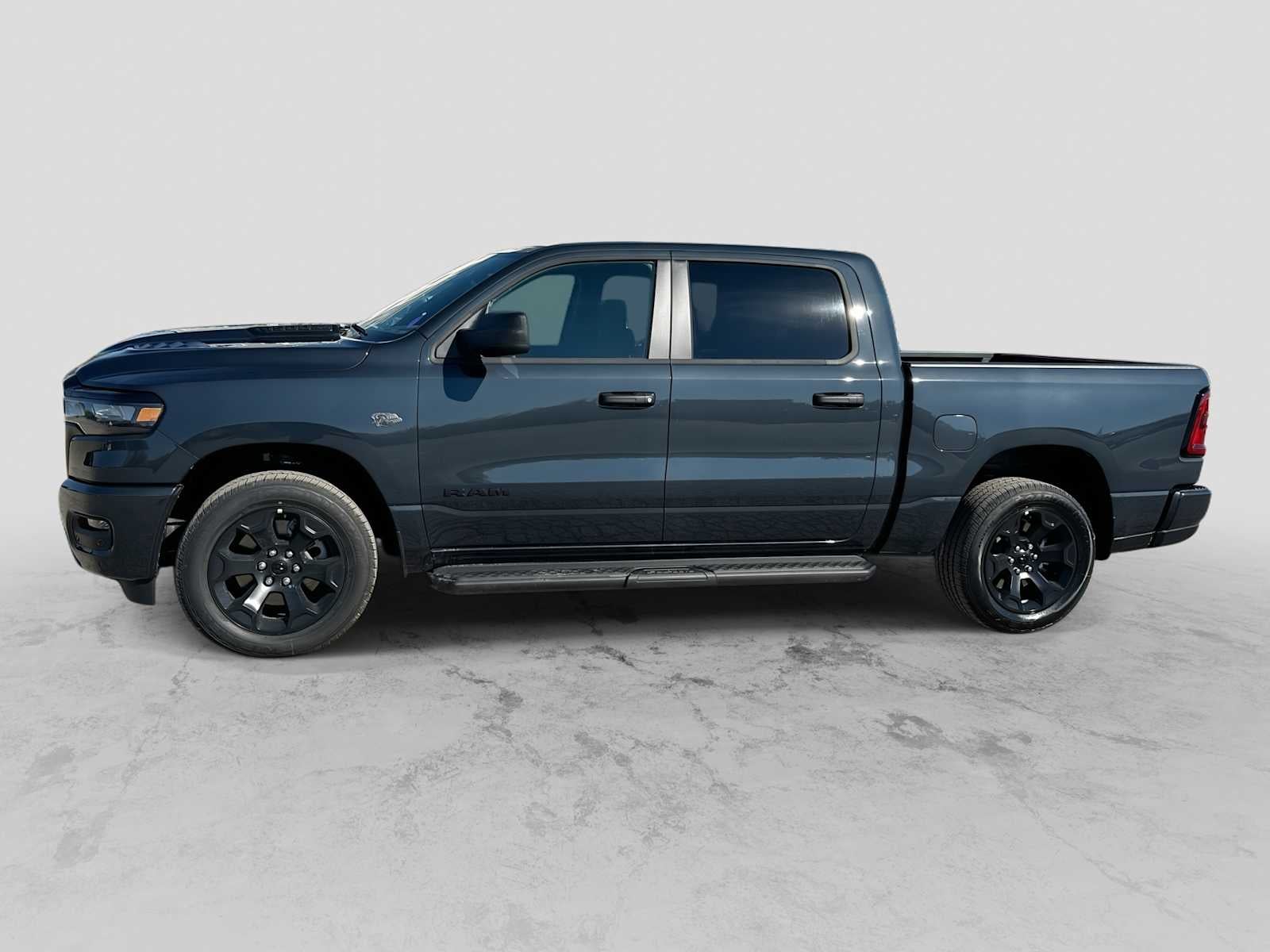 2027 RAM 1500 RAM 1500 EXPRESS CREW CAB 4X4 5'7' BOX