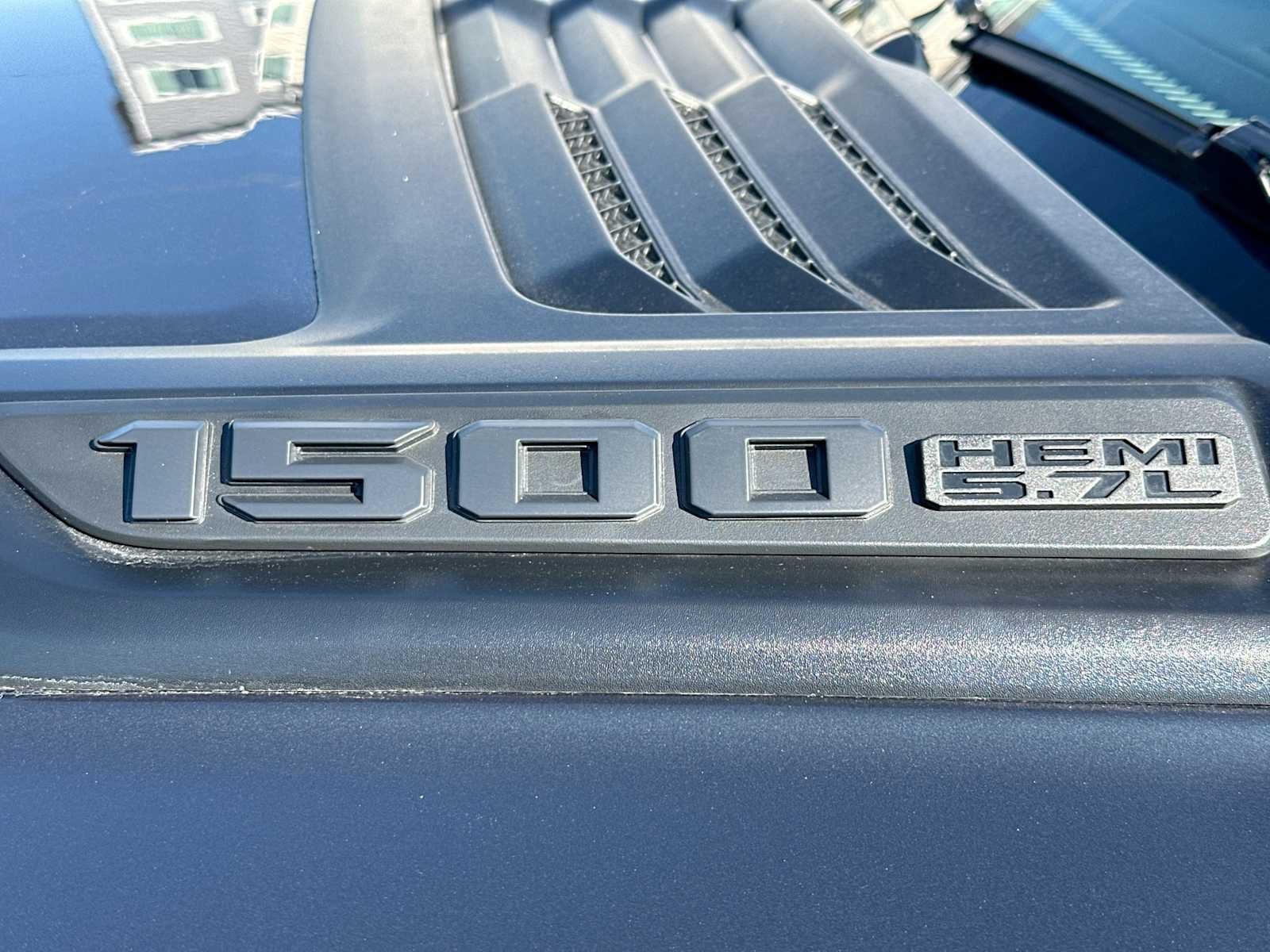 2027 RAM 1500 RAM 1500 EXPRESS CREW CAB 4X4 5'7' BOX