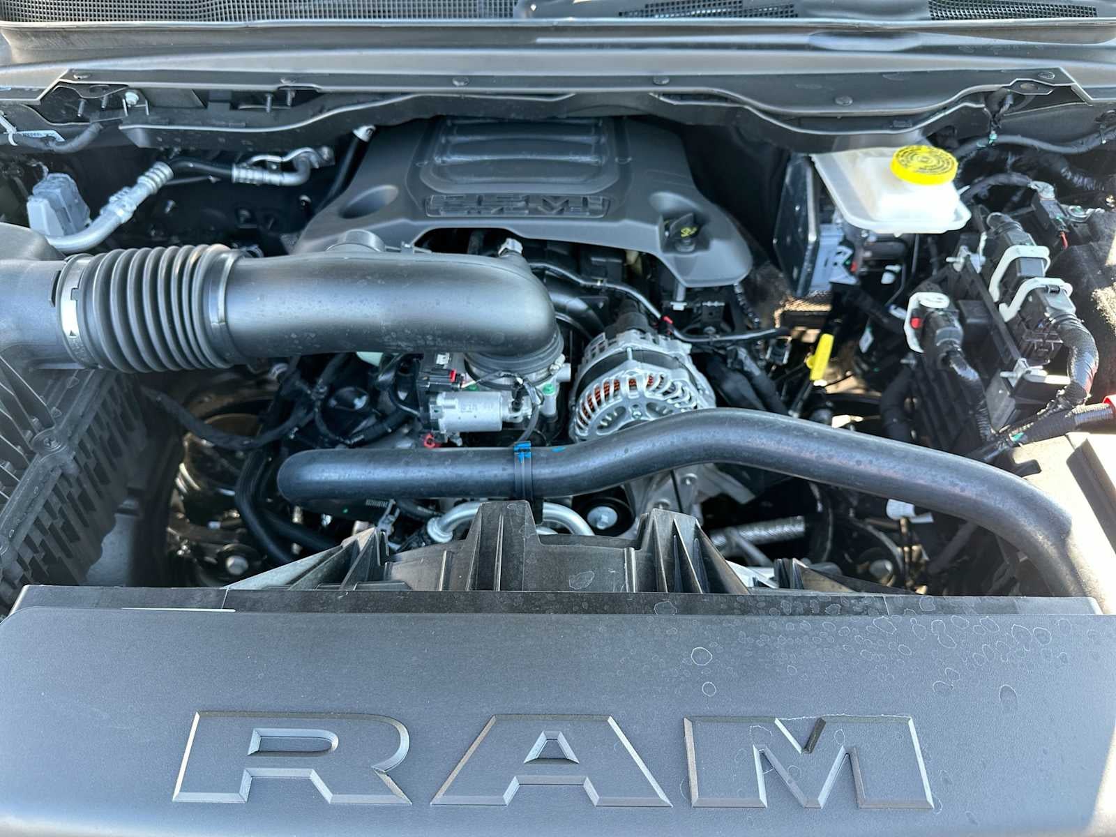 2027 RAM 1500 RAM 1500 EXPRESS CREW CAB 4X4 5'7' BOX