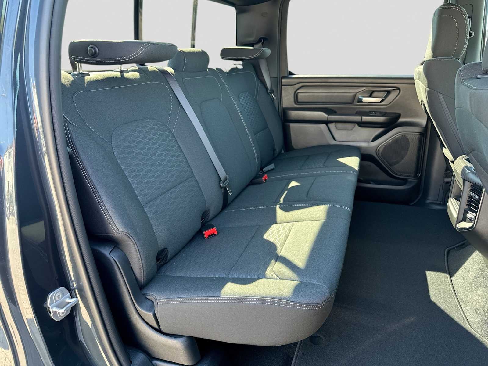 2027 RAM 1500 RAM 1500 EXPRESS CREW CAB 4X4 5'7' BOX