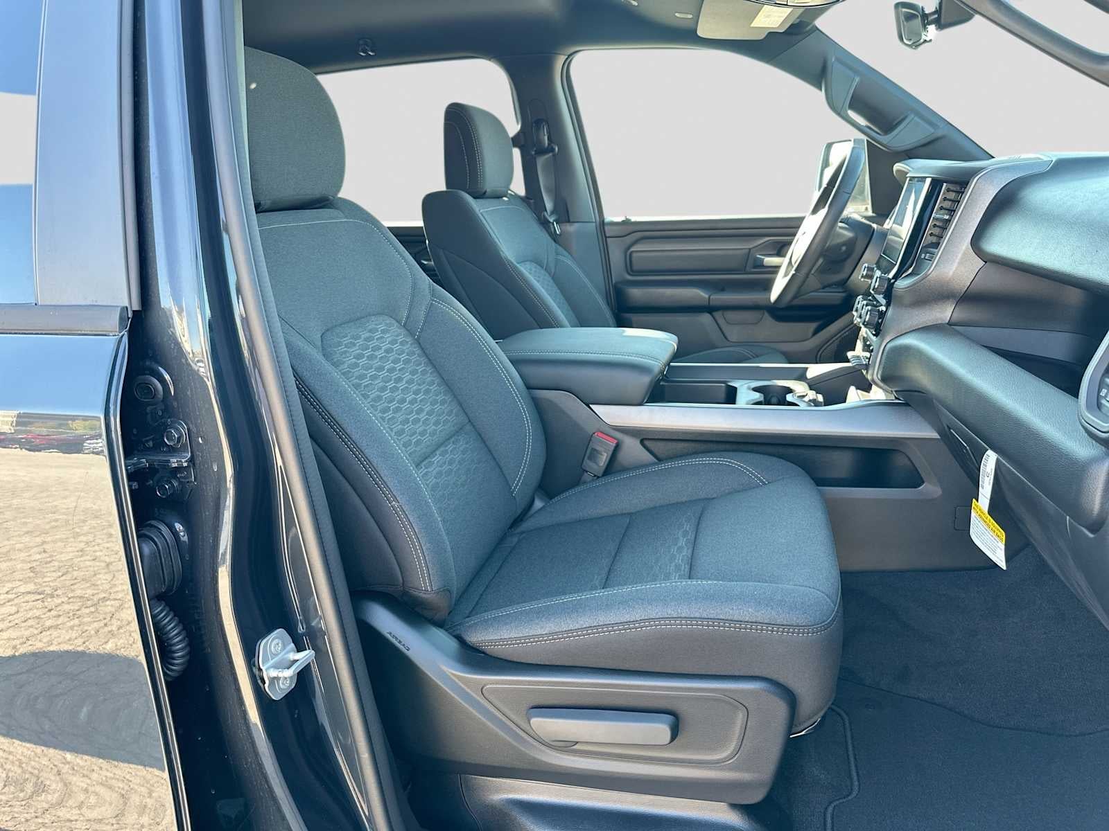 2027 RAM 1500 RAM 1500 EXPRESS CREW CAB 4X4 5'7' BOX