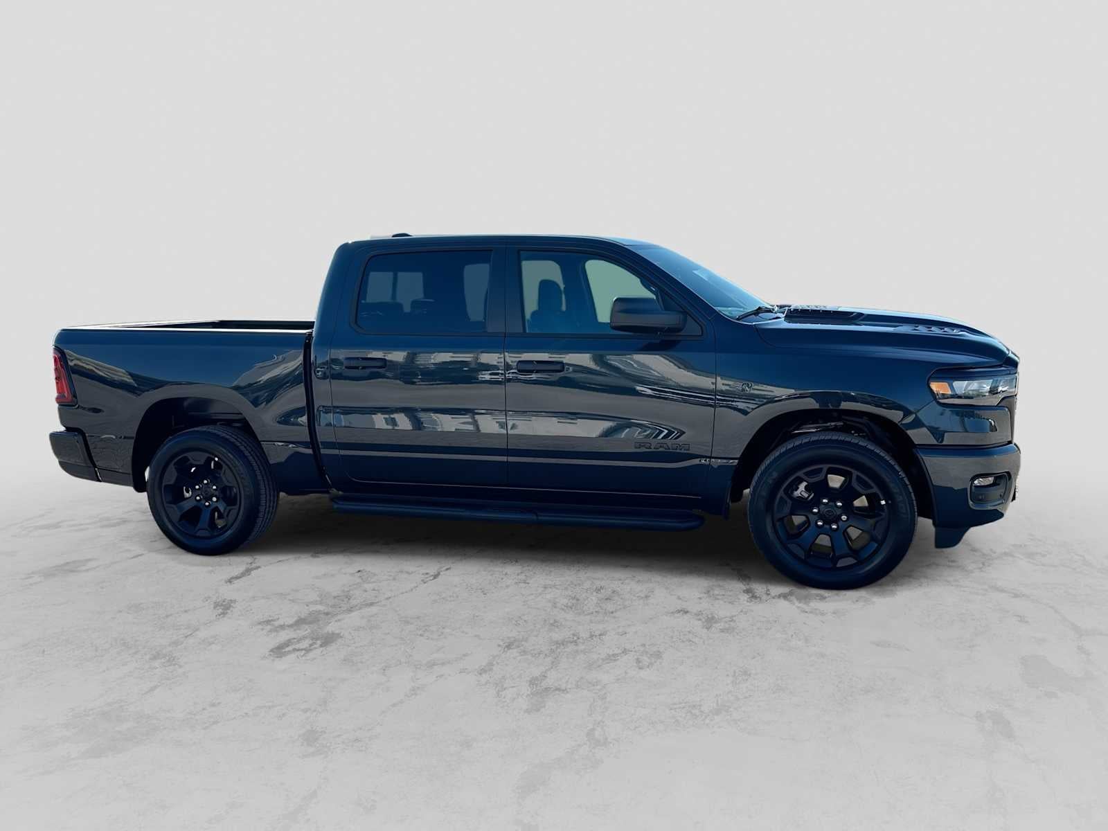 2027 RAM 1500 RAM 1500 EXPRESS CREW CAB 4X4 5'7' BOX