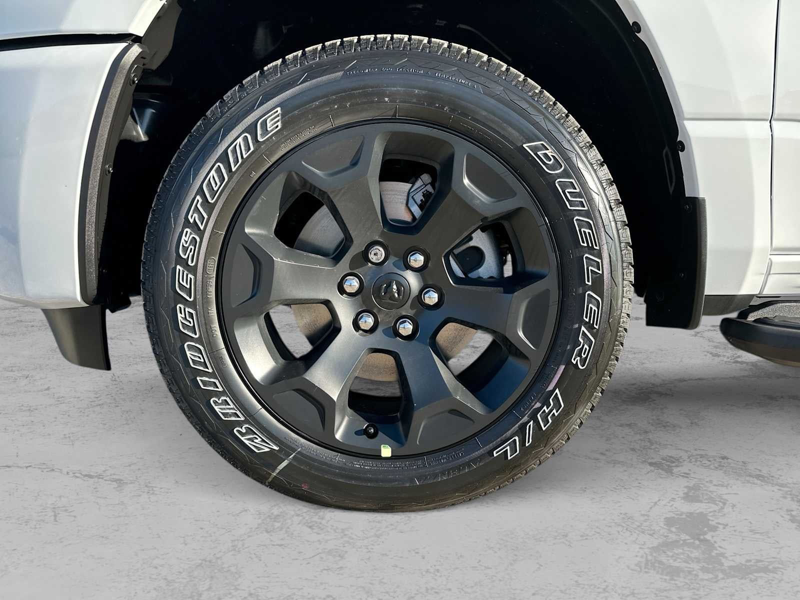 2027 RAM 1500 RAM 1500 EXPRESS CREW CAB 4X4 5'7' BOX
