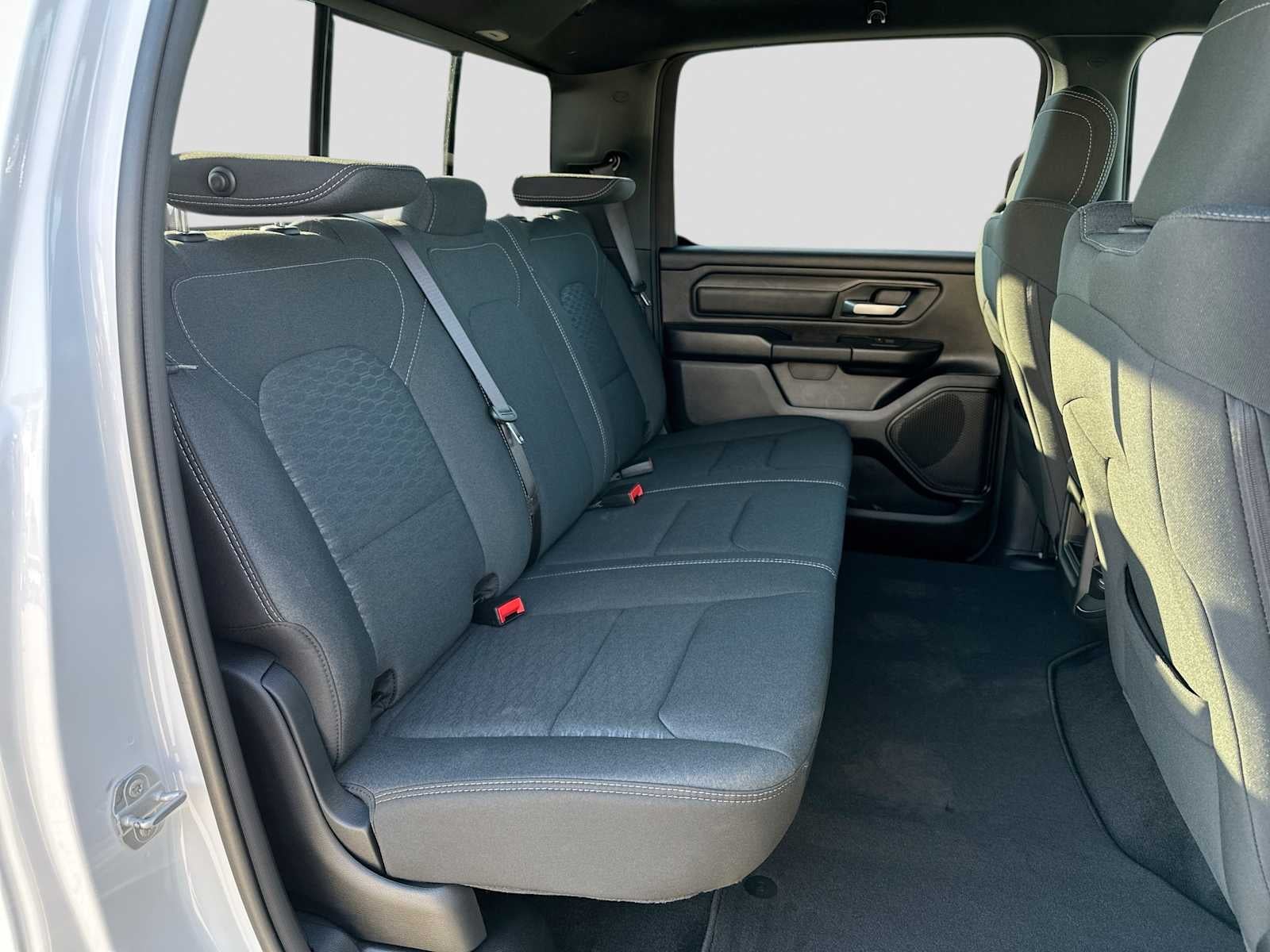 2027 RAM 1500 RAM 1500 EXPRESS CREW CAB 4X4 5'7' BOX