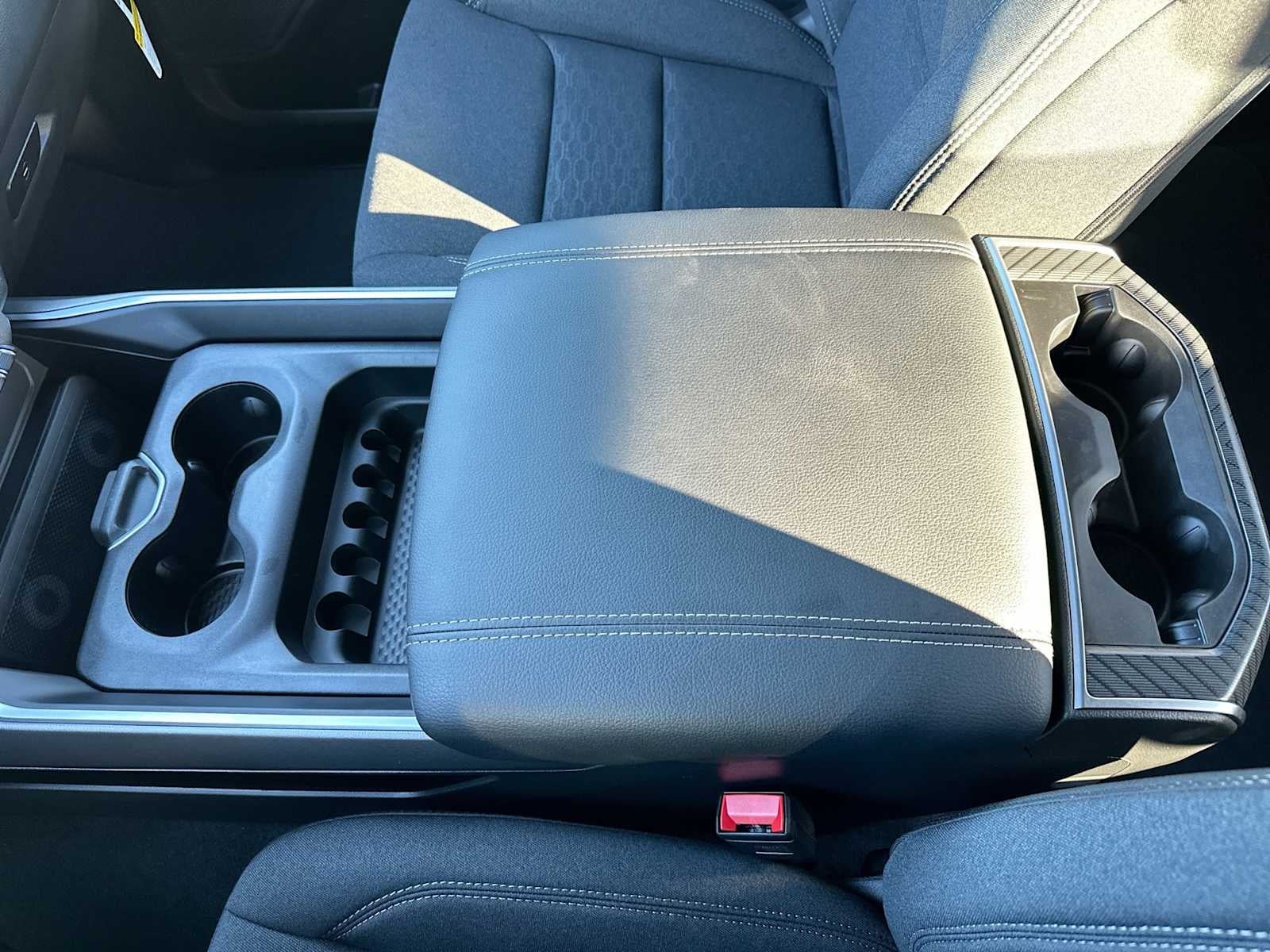 2027 RAM 1500 RAM 1500 EXPRESS CREW CAB 4X4 5'7' BOX