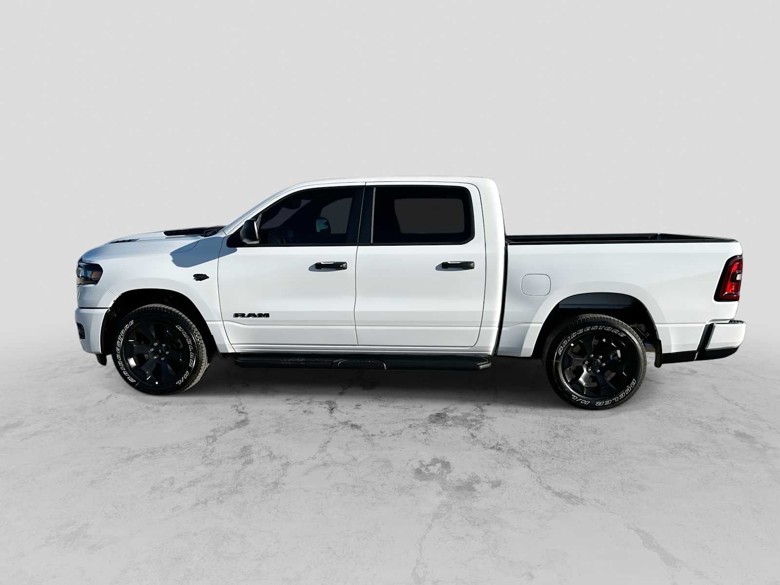 2027 RAM 1500 RAM 1500 EXPRESS CREW CAB 4X4 5'7' BOX